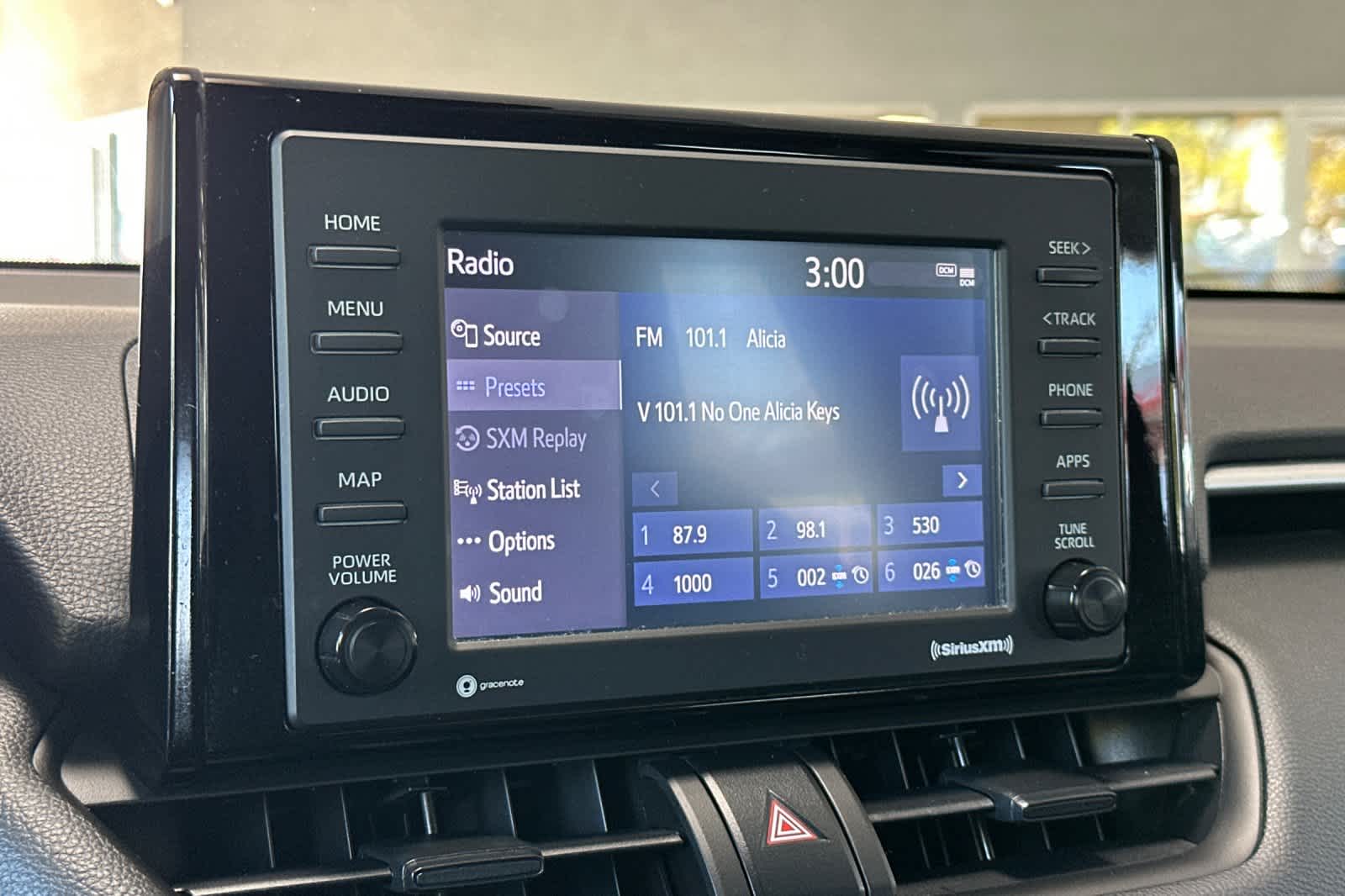 Thumbnail: 2022 Toyota RAV4 - 20