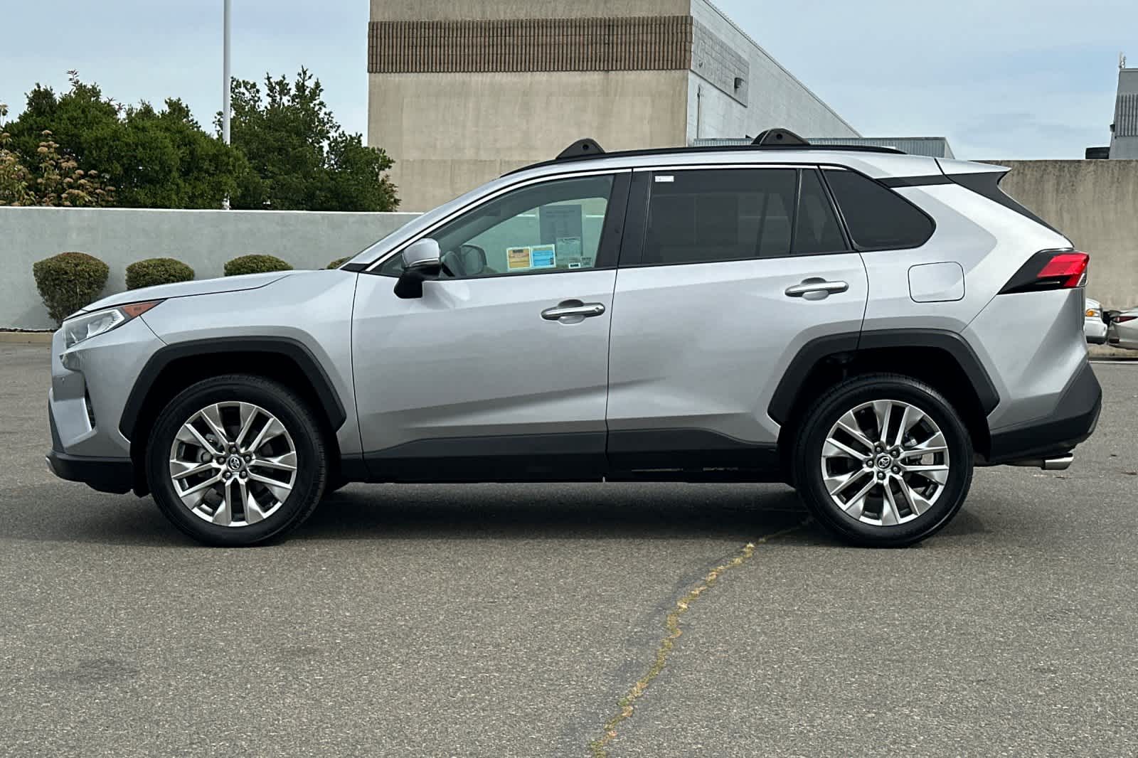 Thumbnail: 2019 Toyota RAV4 - 9