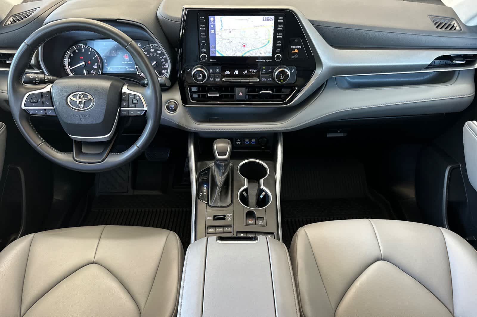 Thumbnail: 2022 Toyota Highlander - 3