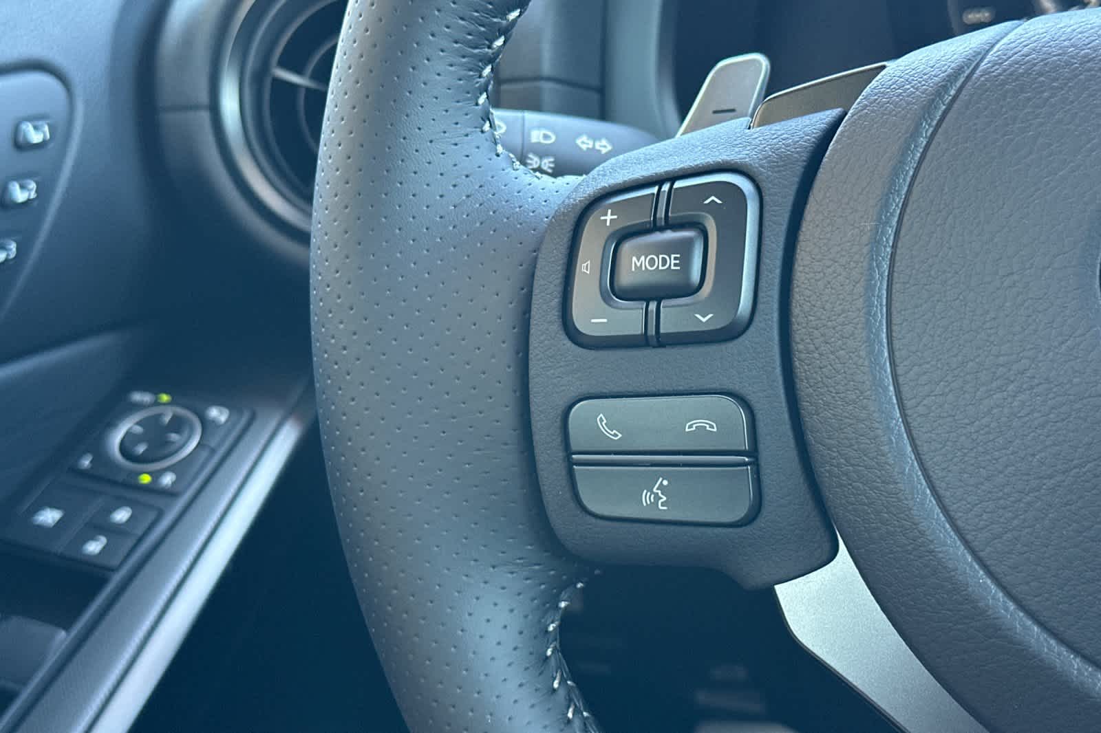 2025 Lexus IS 350 26