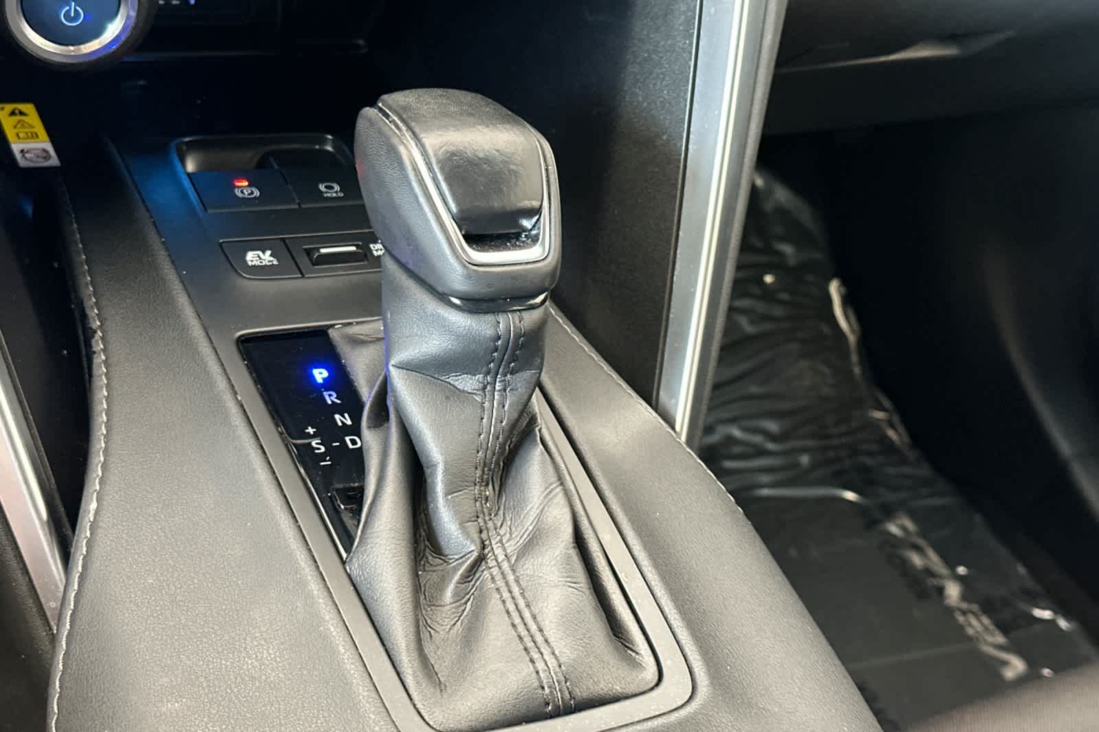Thumbnail: 2021 Toyota Venza - 23