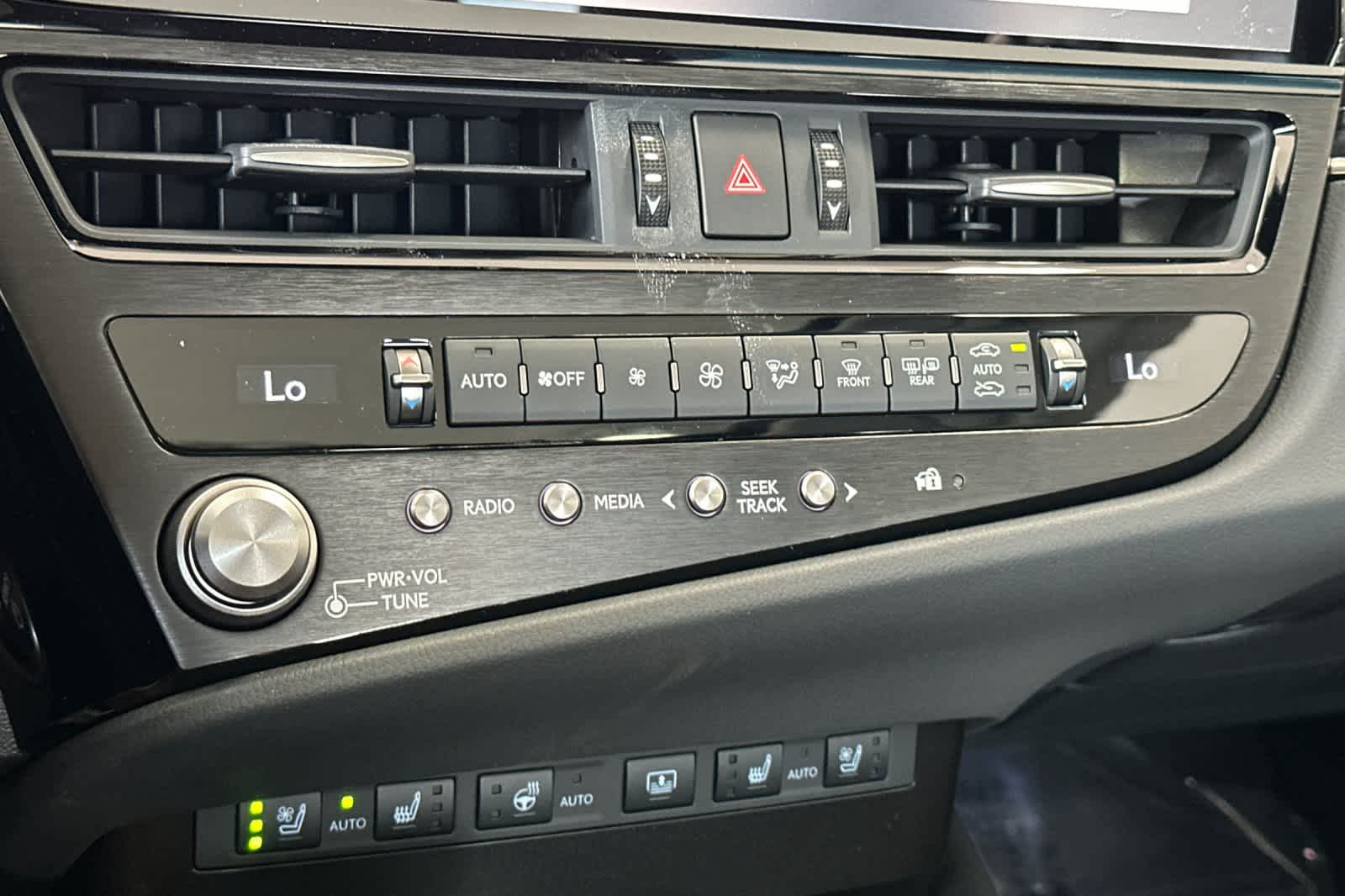 Thumbnail: 2025 Lexus ES - 22