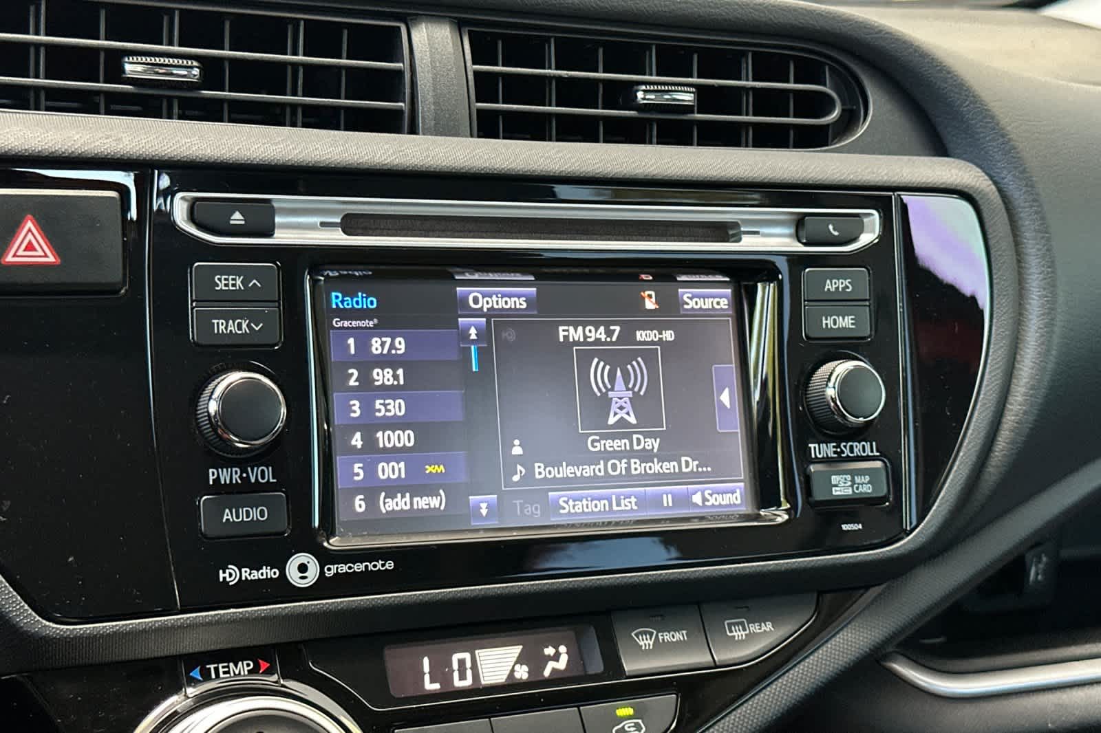 Thumbnail: 2015 Toyota Prius c - 19