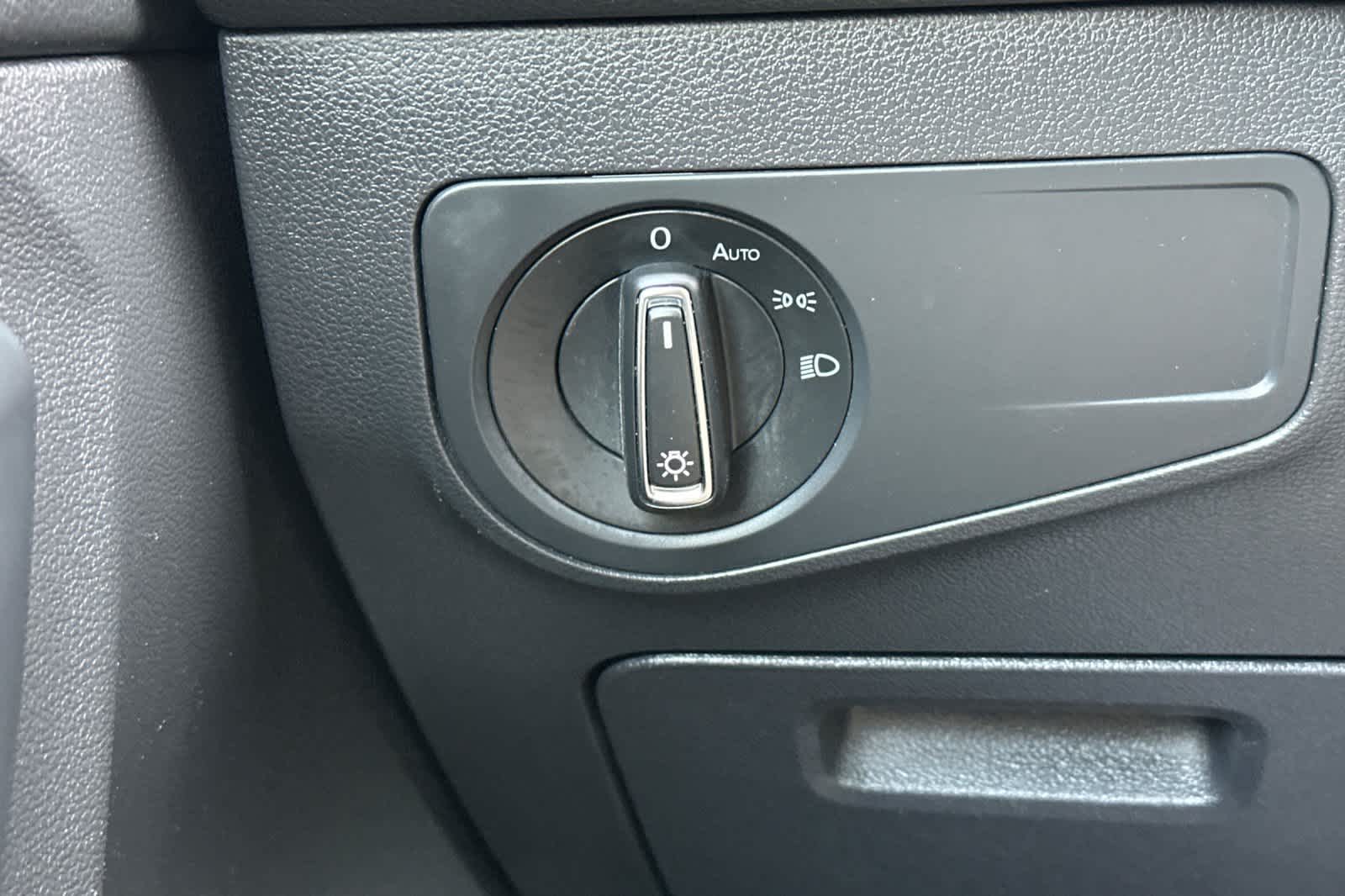 Thumbnail: 2018 Volkswagen Tiguan - 31