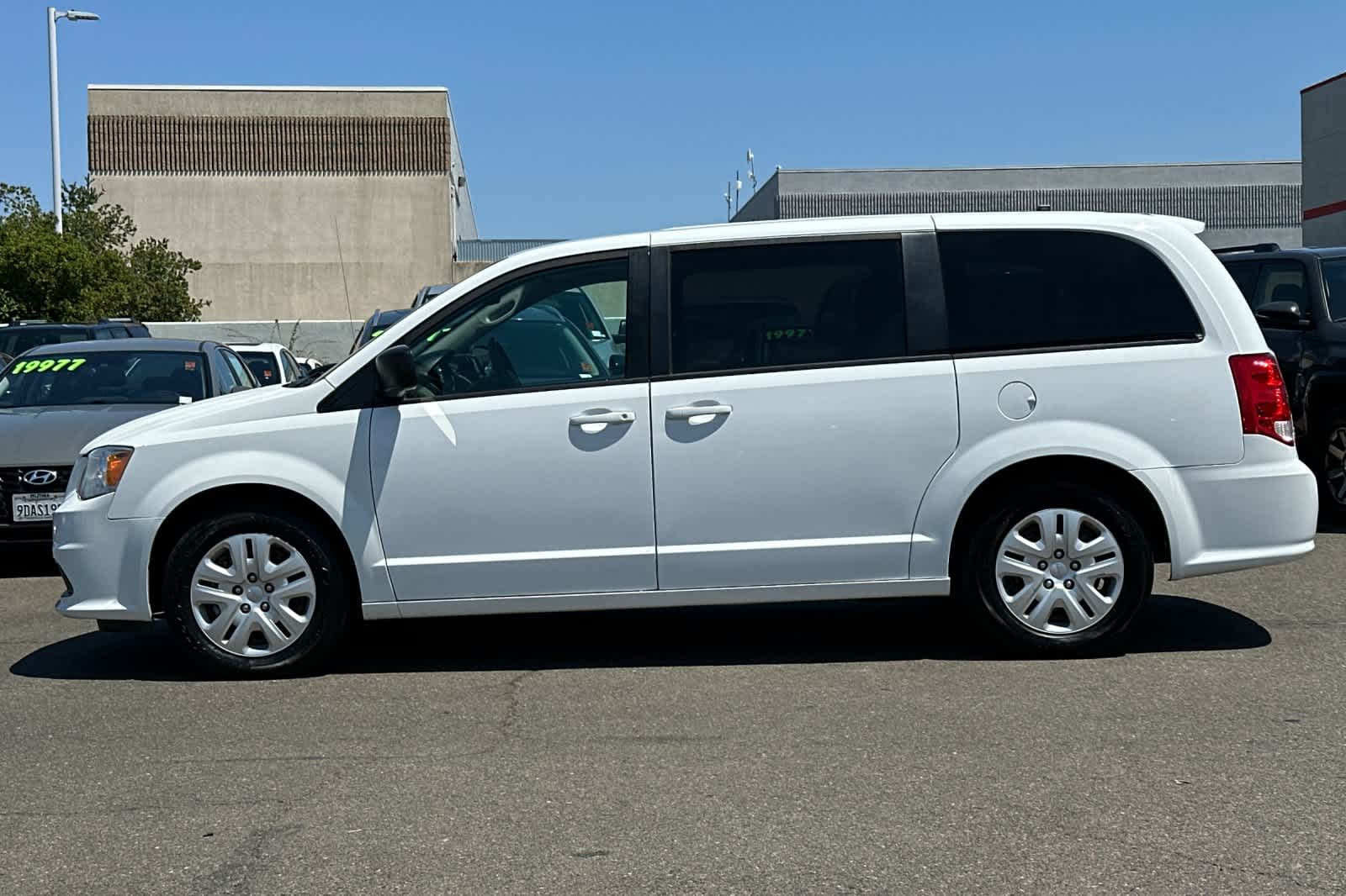 Thumbnail: 2018 Dodge Grand Caravan - 9