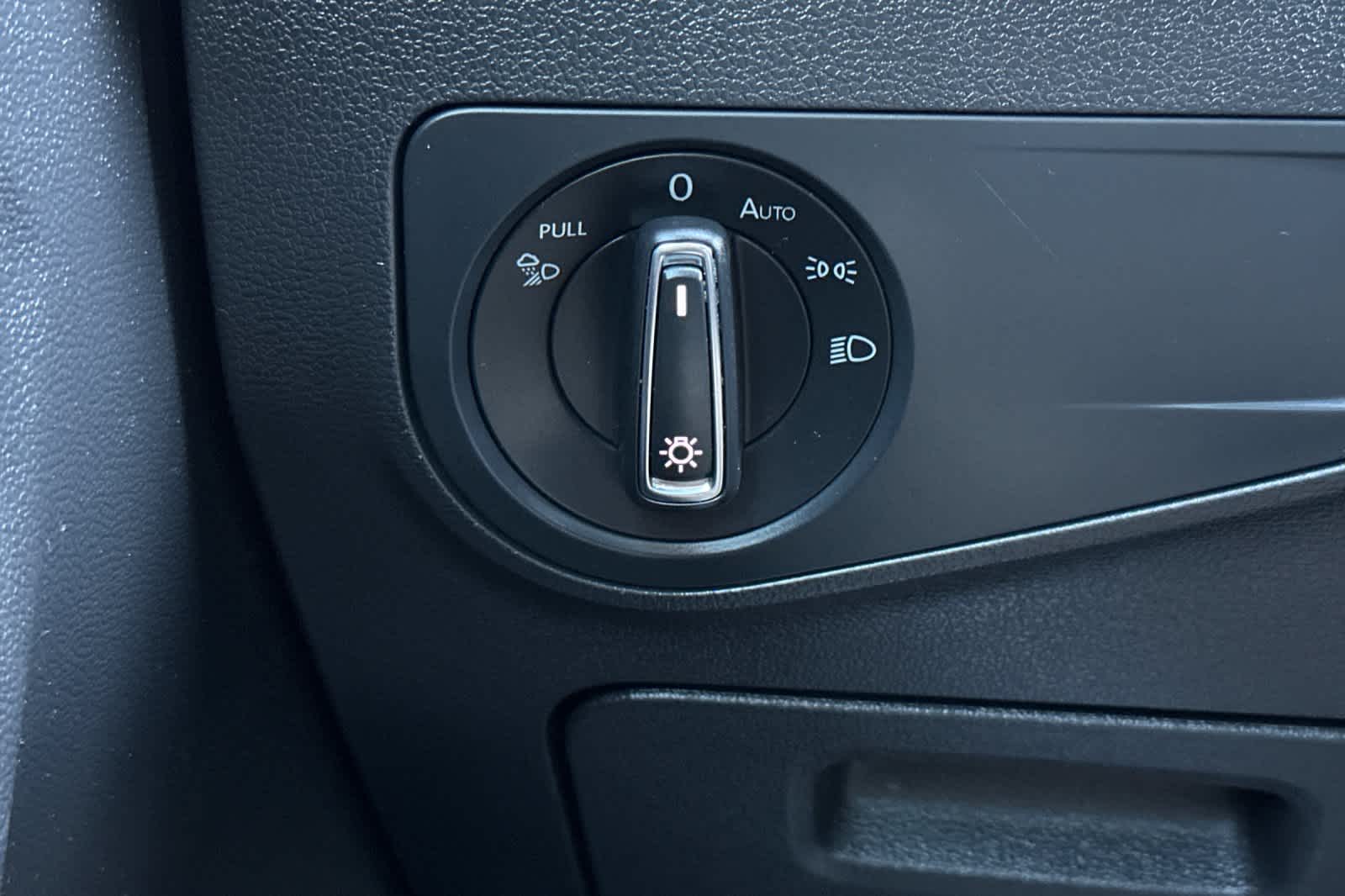 Thumbnail: 2023 Volkswagen Tiguan - 32