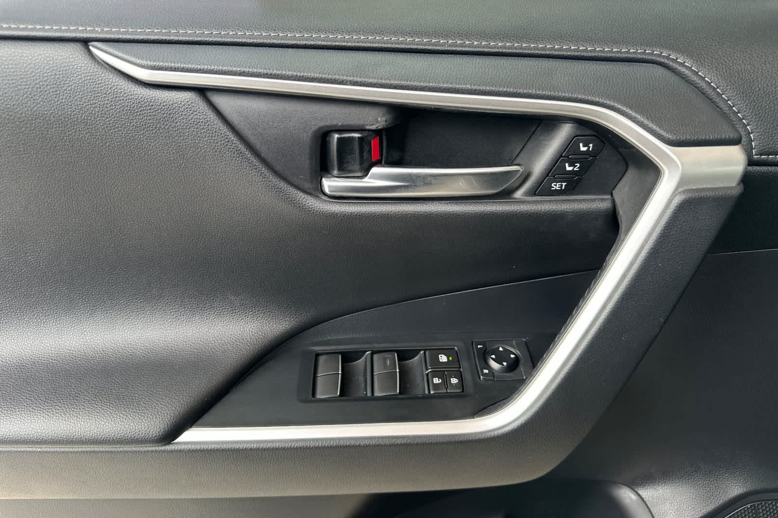 Thumbnail: 2019 Toyota RAV4 - 12