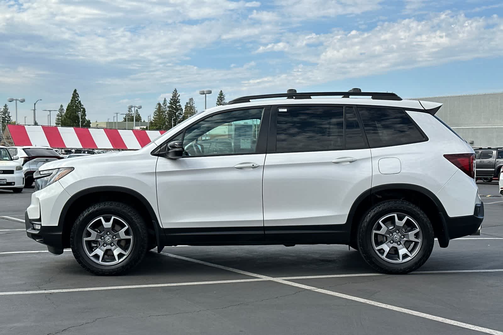 Thumbnail: 2023 Honda Passport - 9