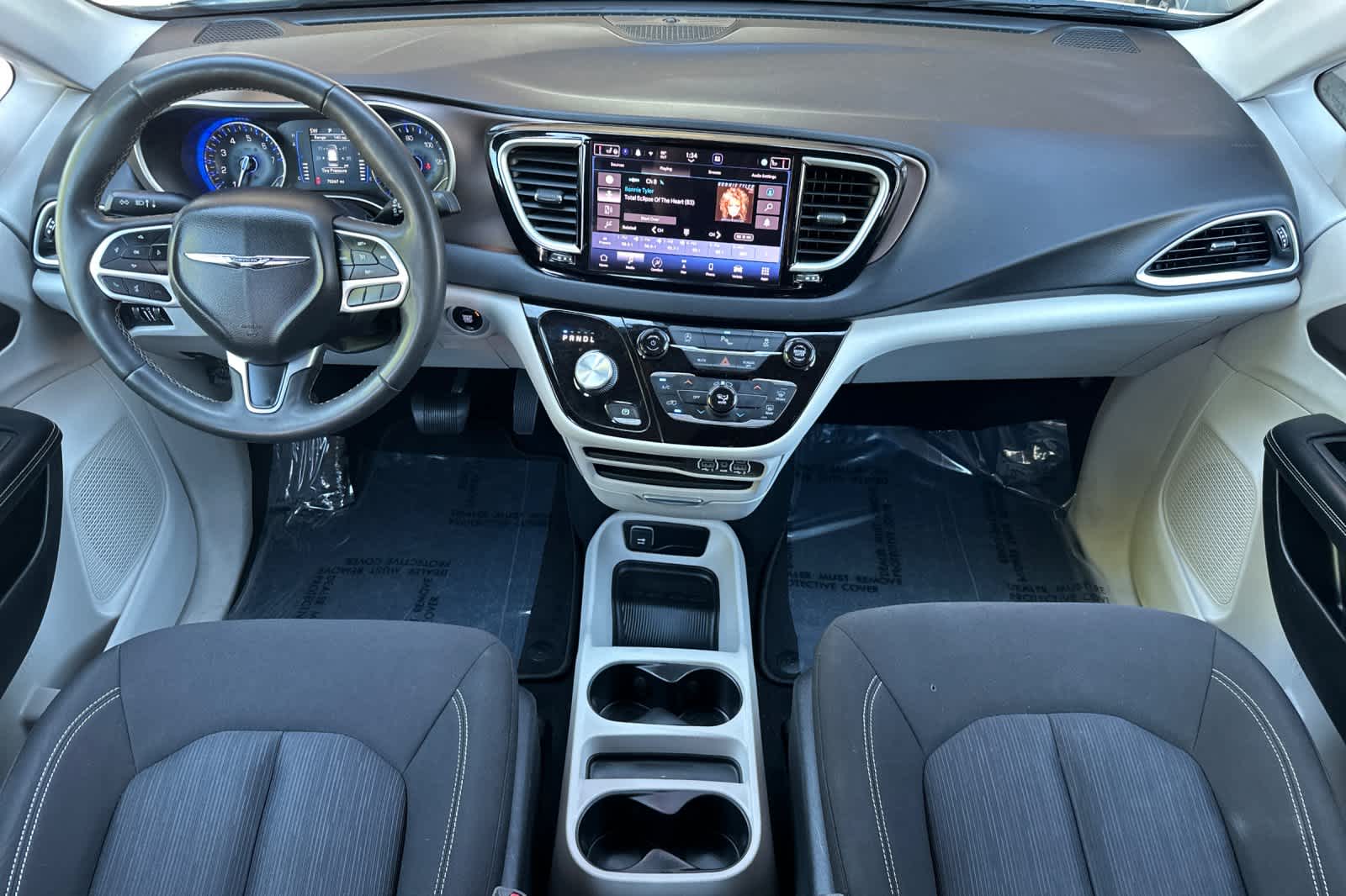 Thumbnail: 2022 Chrysler Voyager - 3