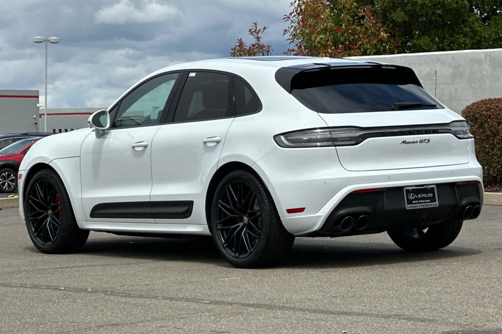 Thumbnail: 2023 Porsche Macan - 7