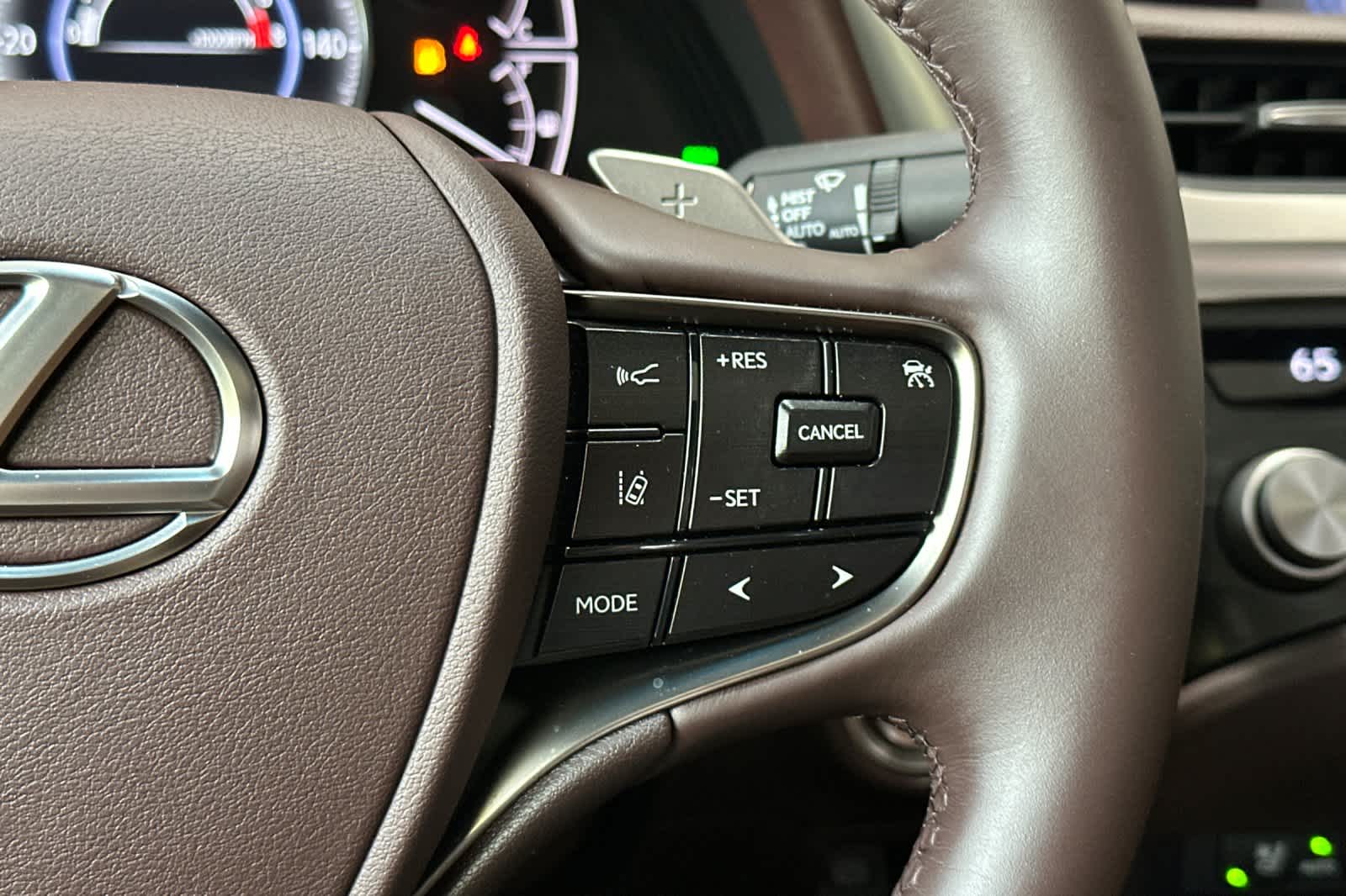 Thumbnail: 2021 Lexus ES - 26