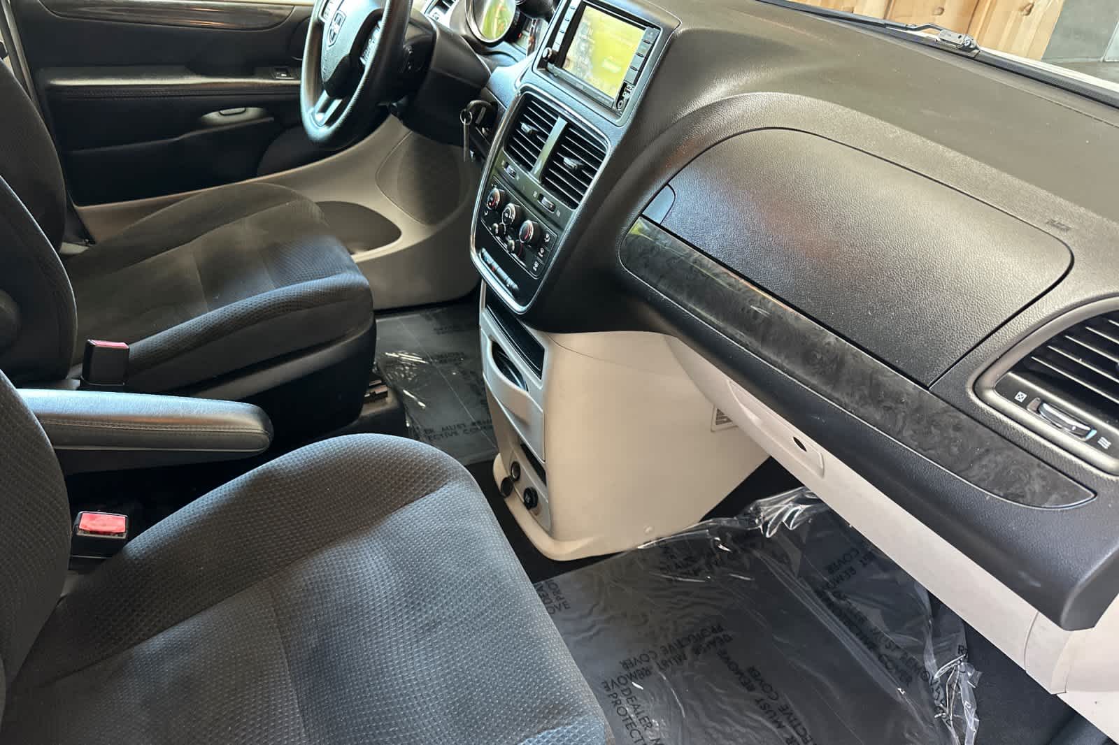 Thumbnail: 2018 Dodge Grand Caravan - 17
