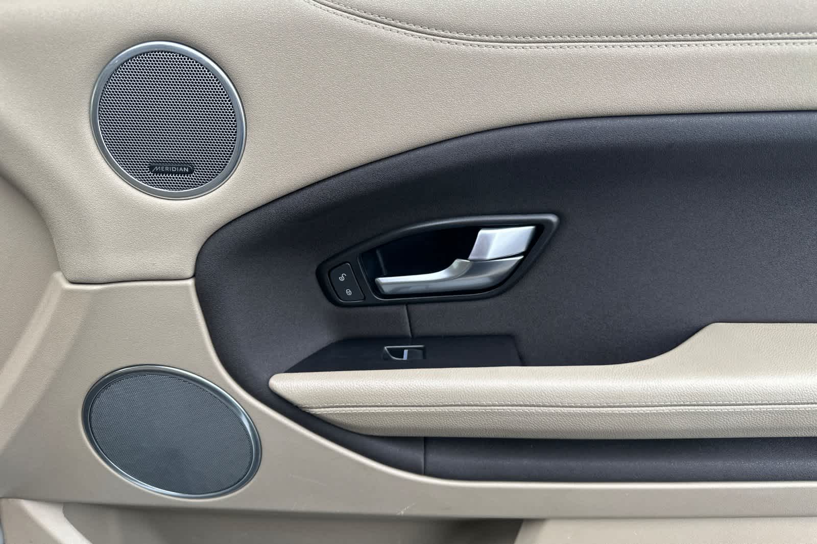 Thumbnail: 2016 Land Rover Range Rover Evoque - 19