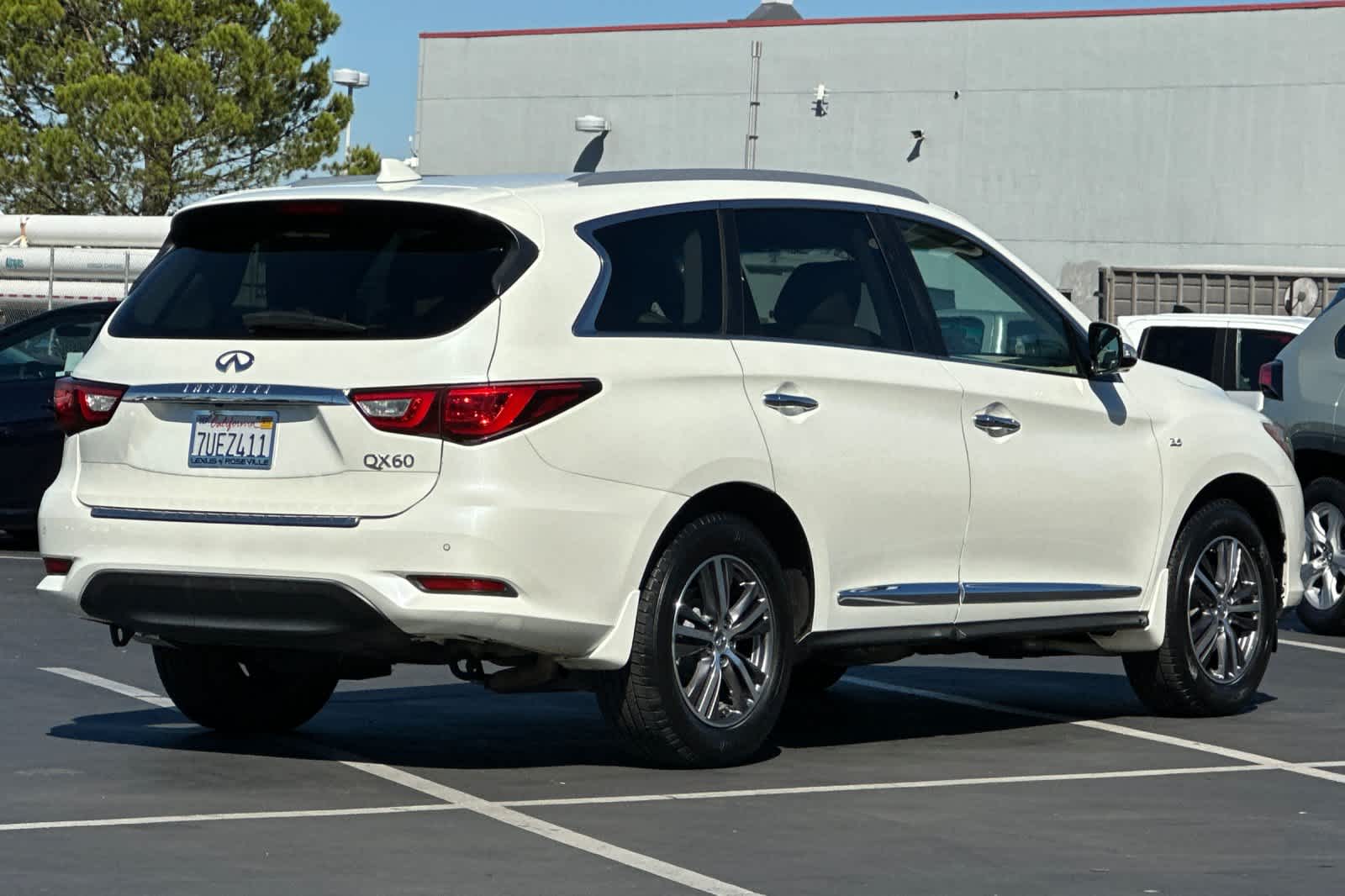 Thumbnail: 2016 INFINITI QX60 - 2