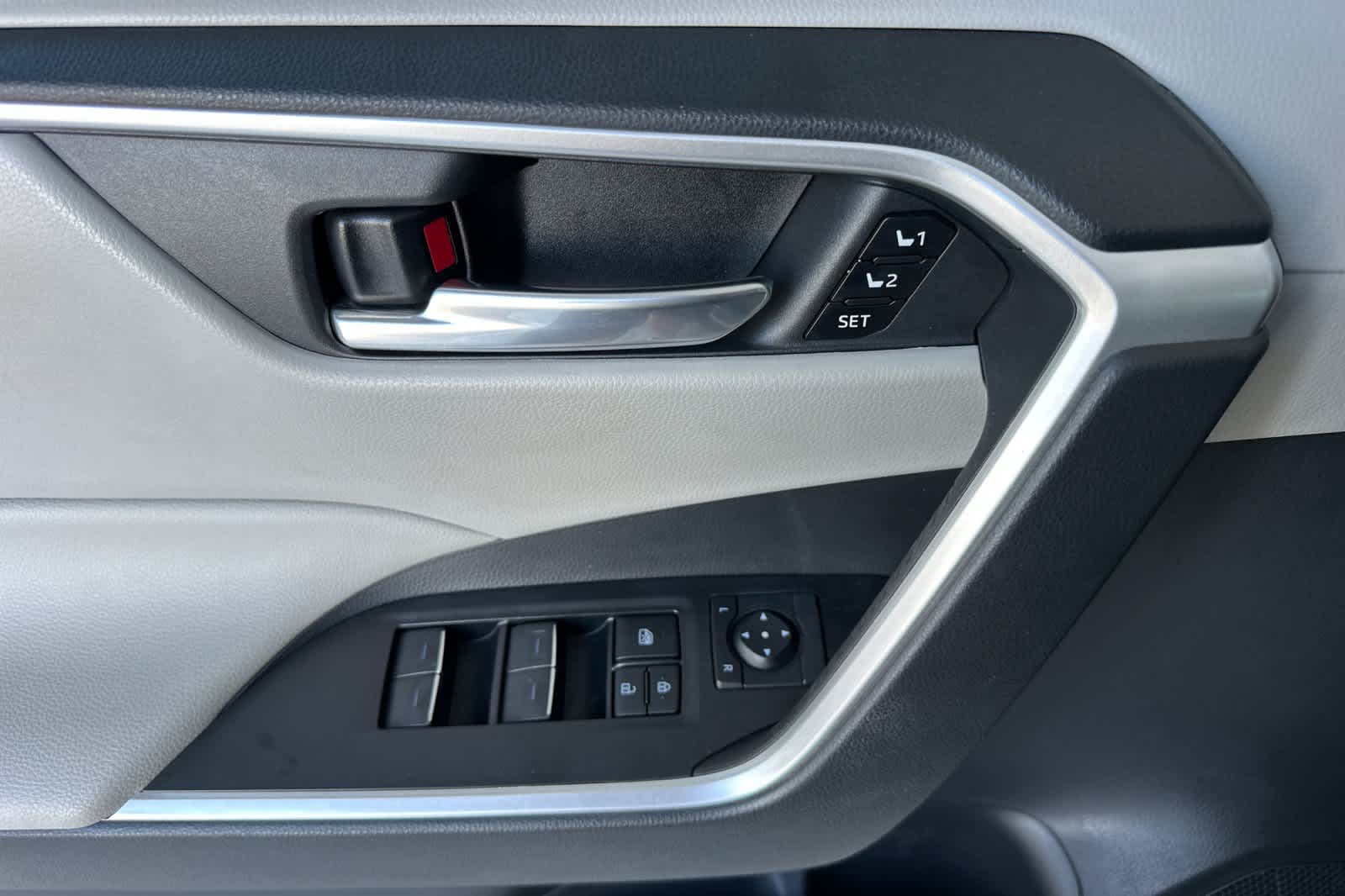 Thumbnail: 2022 Toyota RAV4 - 12