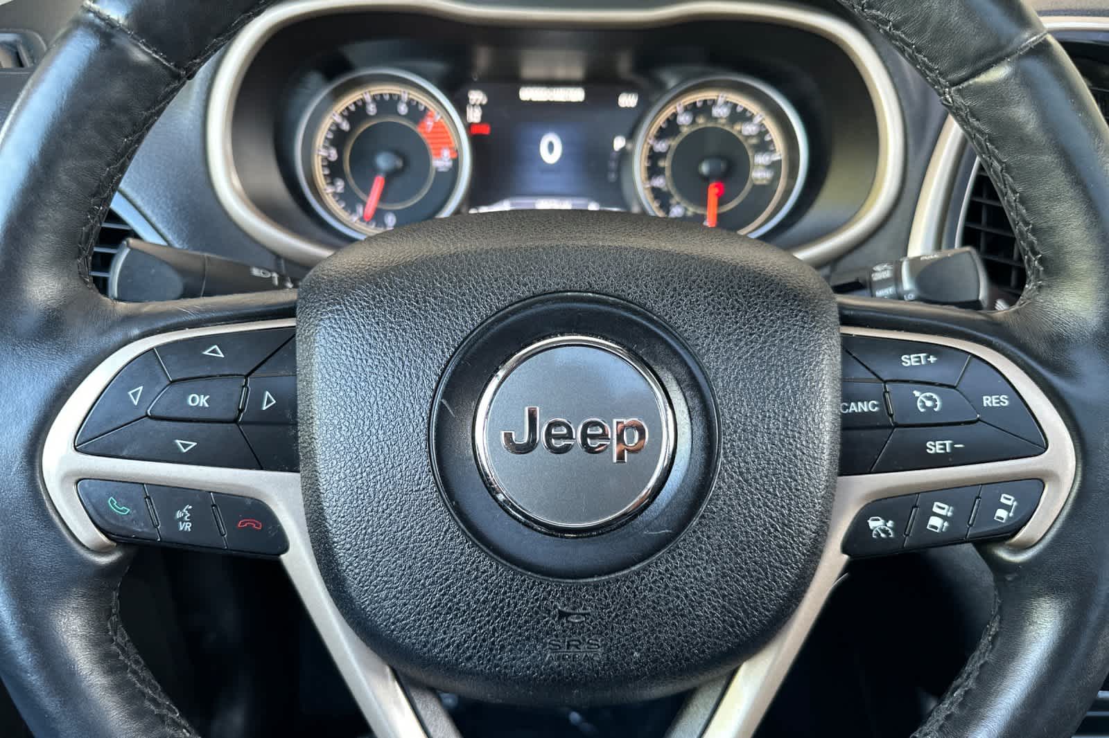 Thumbnail: 2016 Jeep Cherokee - 24