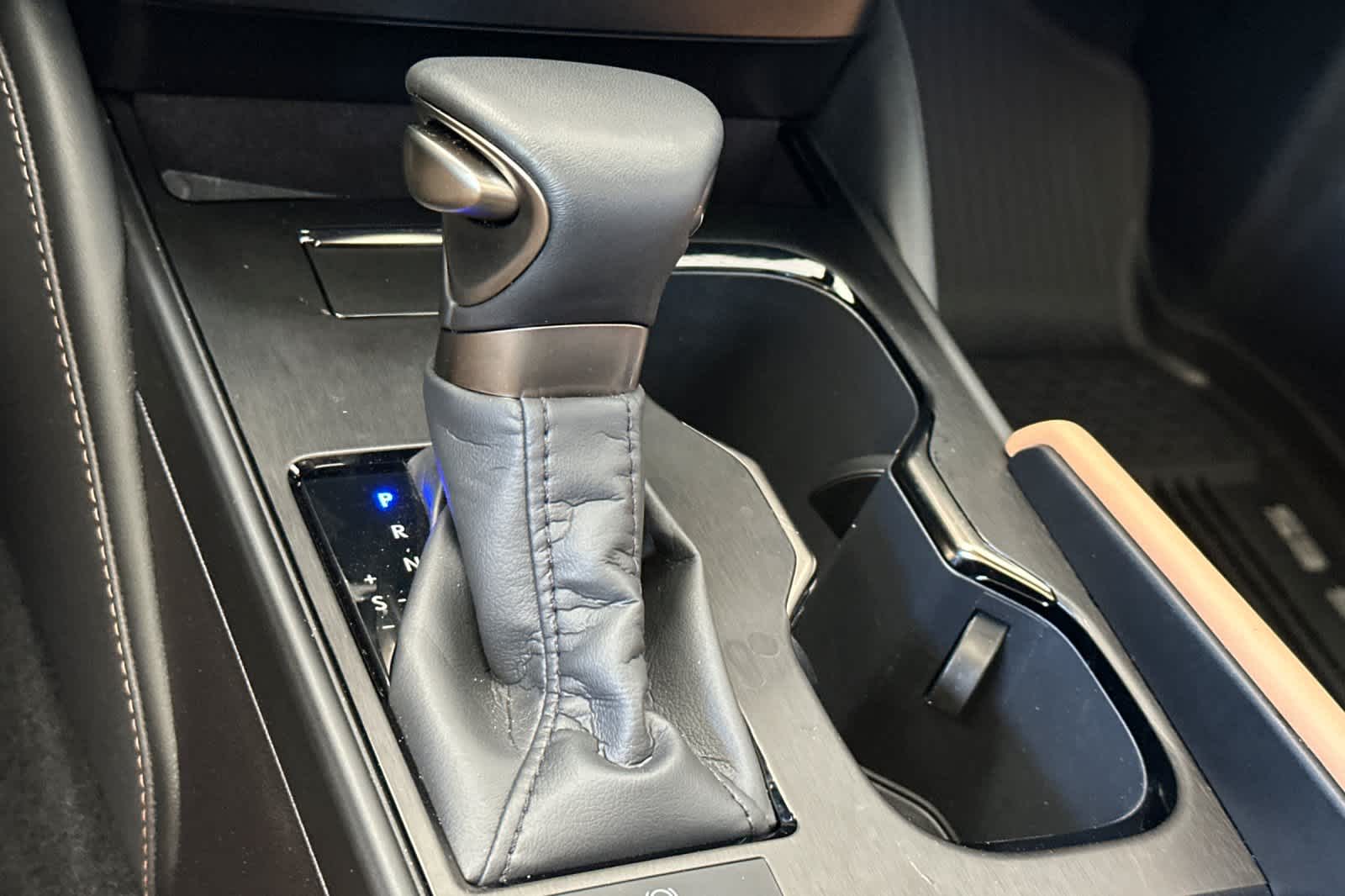 Thumbnail: 2025 Lexus ES - 22