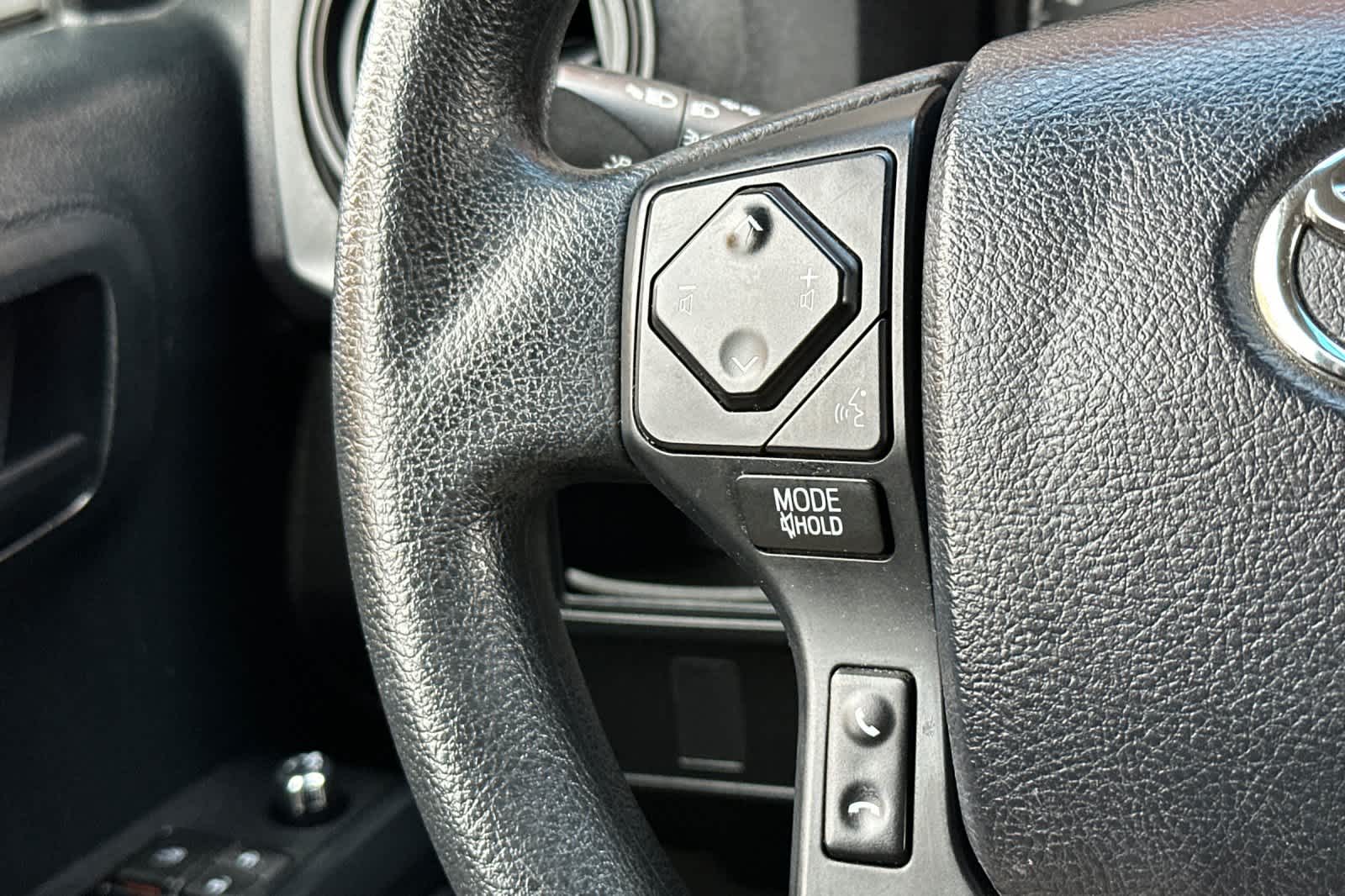 Thumbnail: 2016 Toyota Tacoma - 23