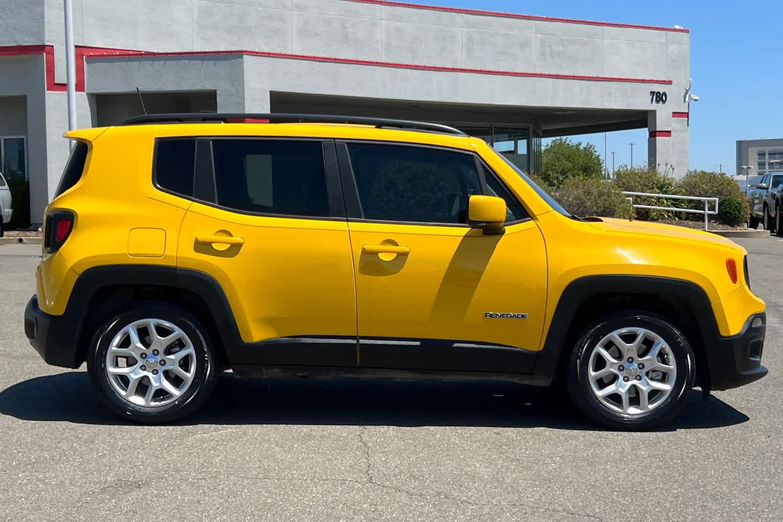 Thumbnail: 2018 Jeep Renegade - 5