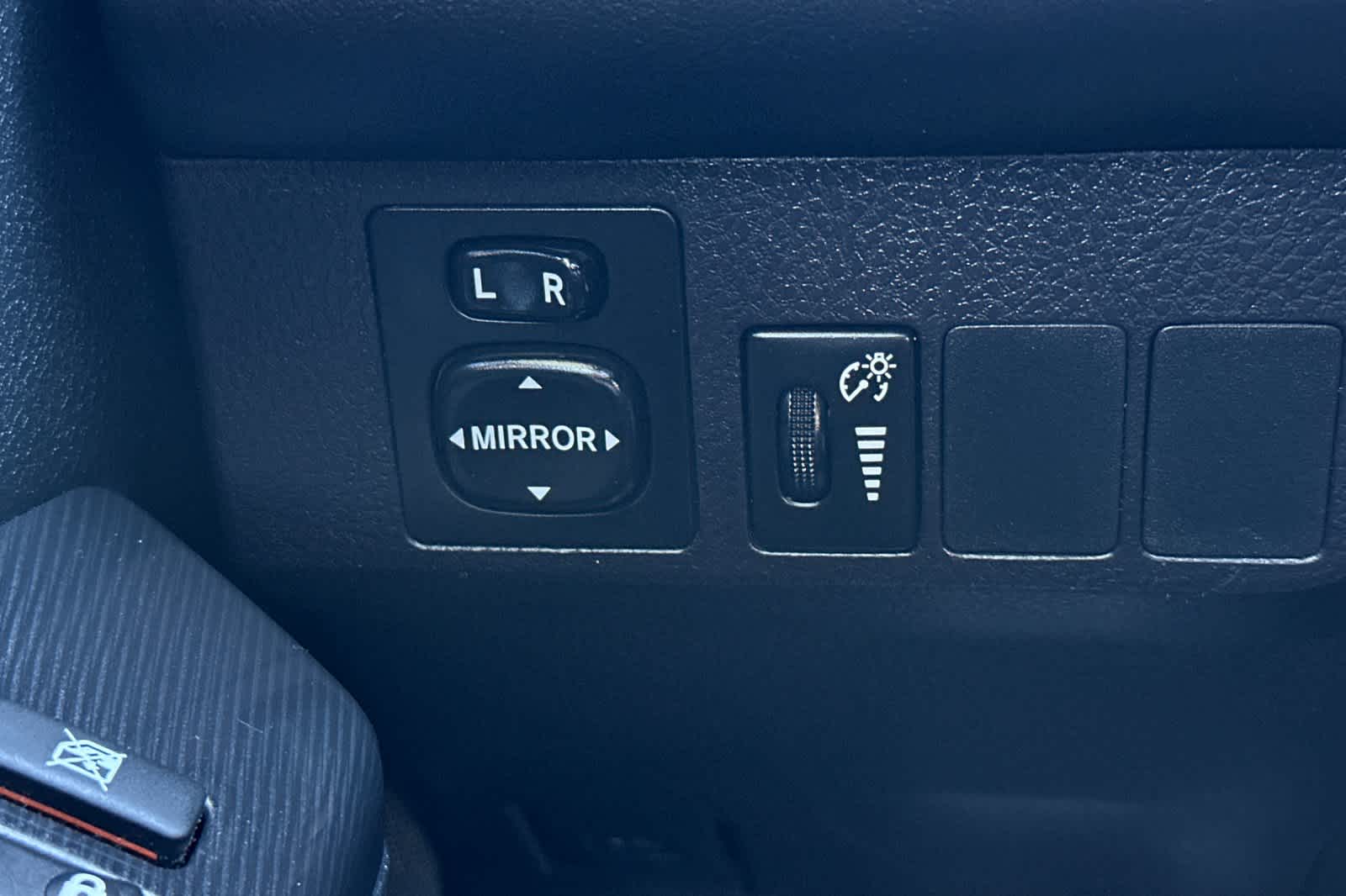 Thumbnail: 2016 Toyota RAV4 - 29