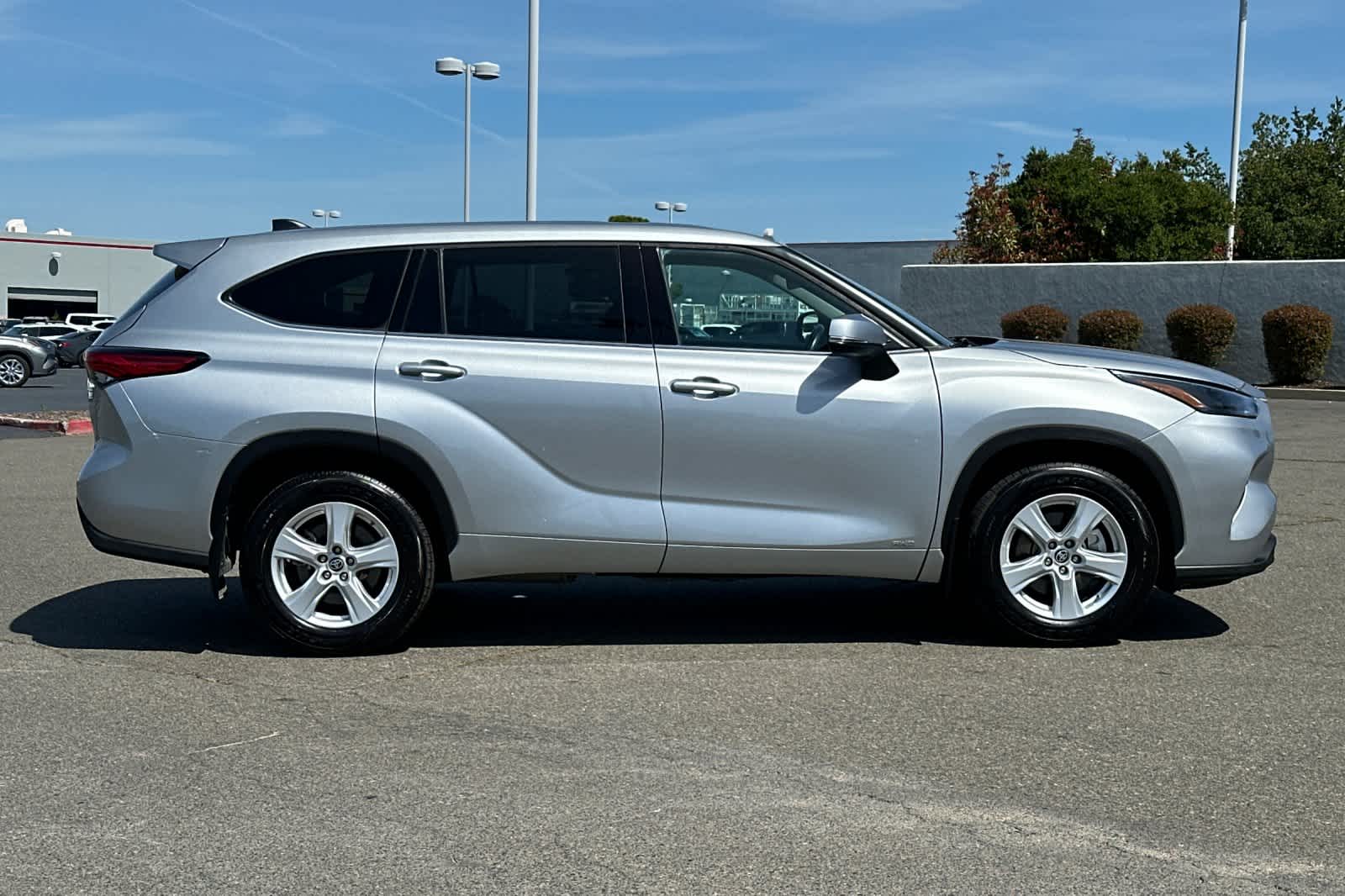 Thumbnail: 2022 Toyota Highlander - 6