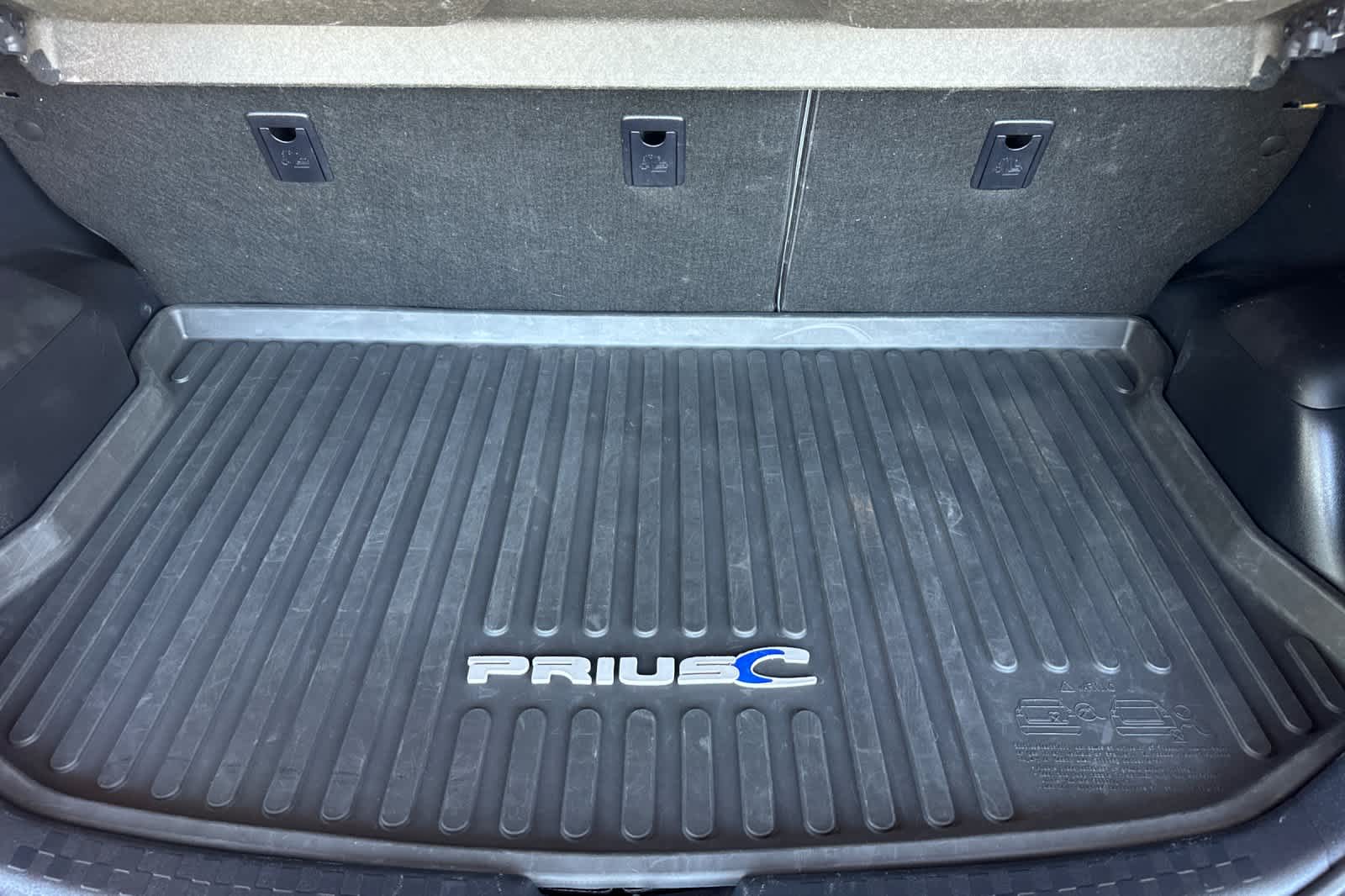 Thumbnail: 2015 Toyota Prius c - 15