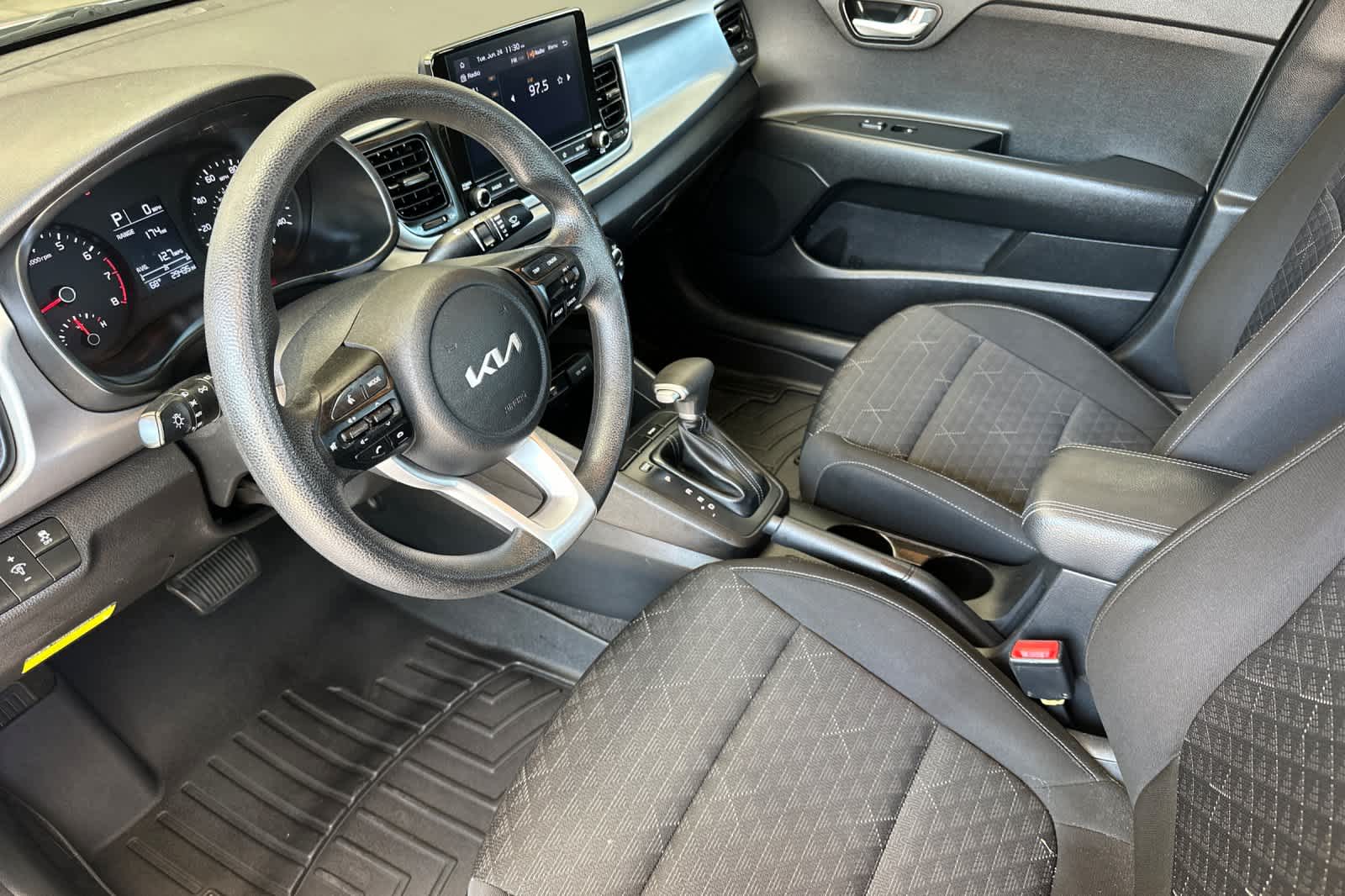 Thumbnail: 2022 Kia Rio - 11