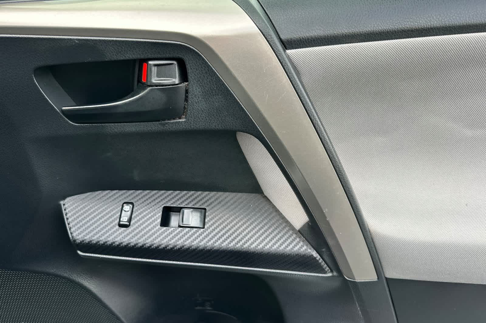 Thumbnail: 2015 Toyota RAV4 - 18