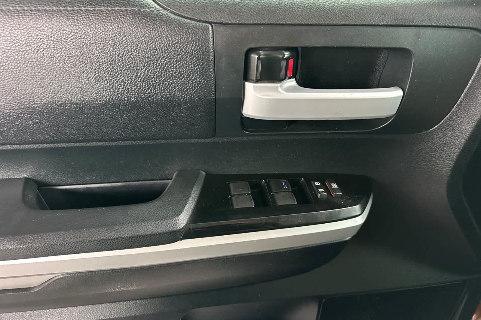 Thumbnail: 2016 Toyota Tundra - 12