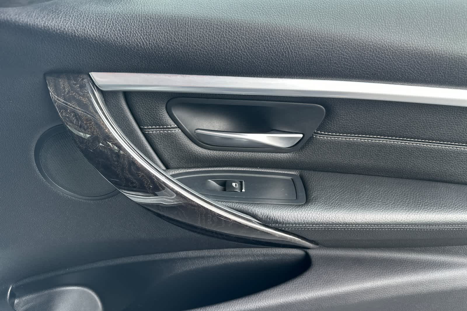 Thumbnail: 2016 BMW 3 Series - 18