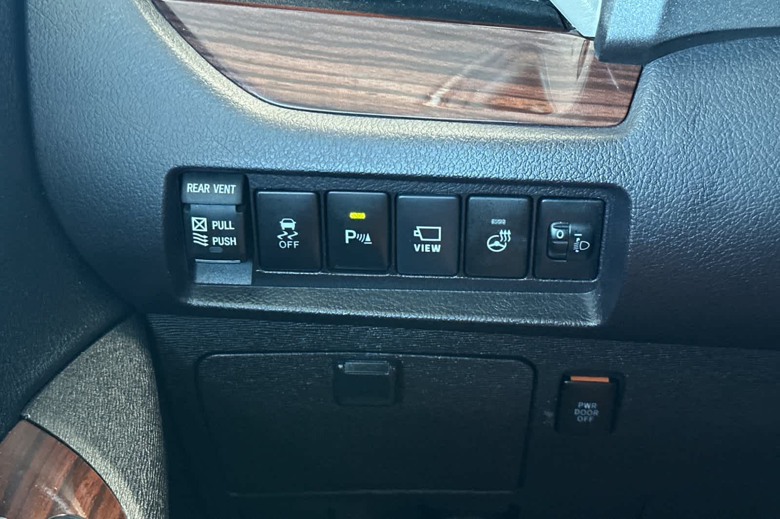 Thumbnail: 2019 Toyota Sienna - 33