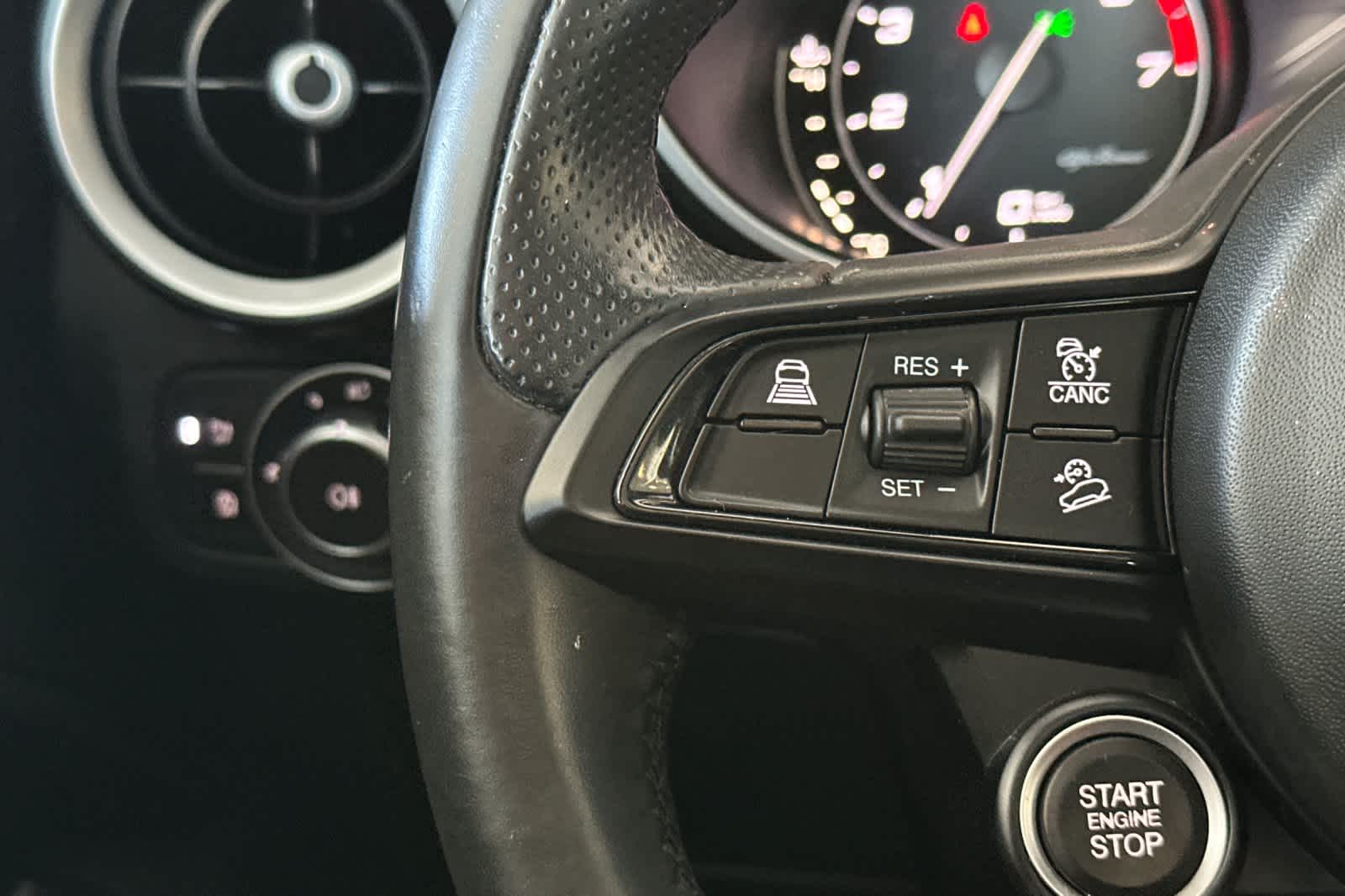 Thumbnail: 2022 Alfa Romeo Stelvio - 27