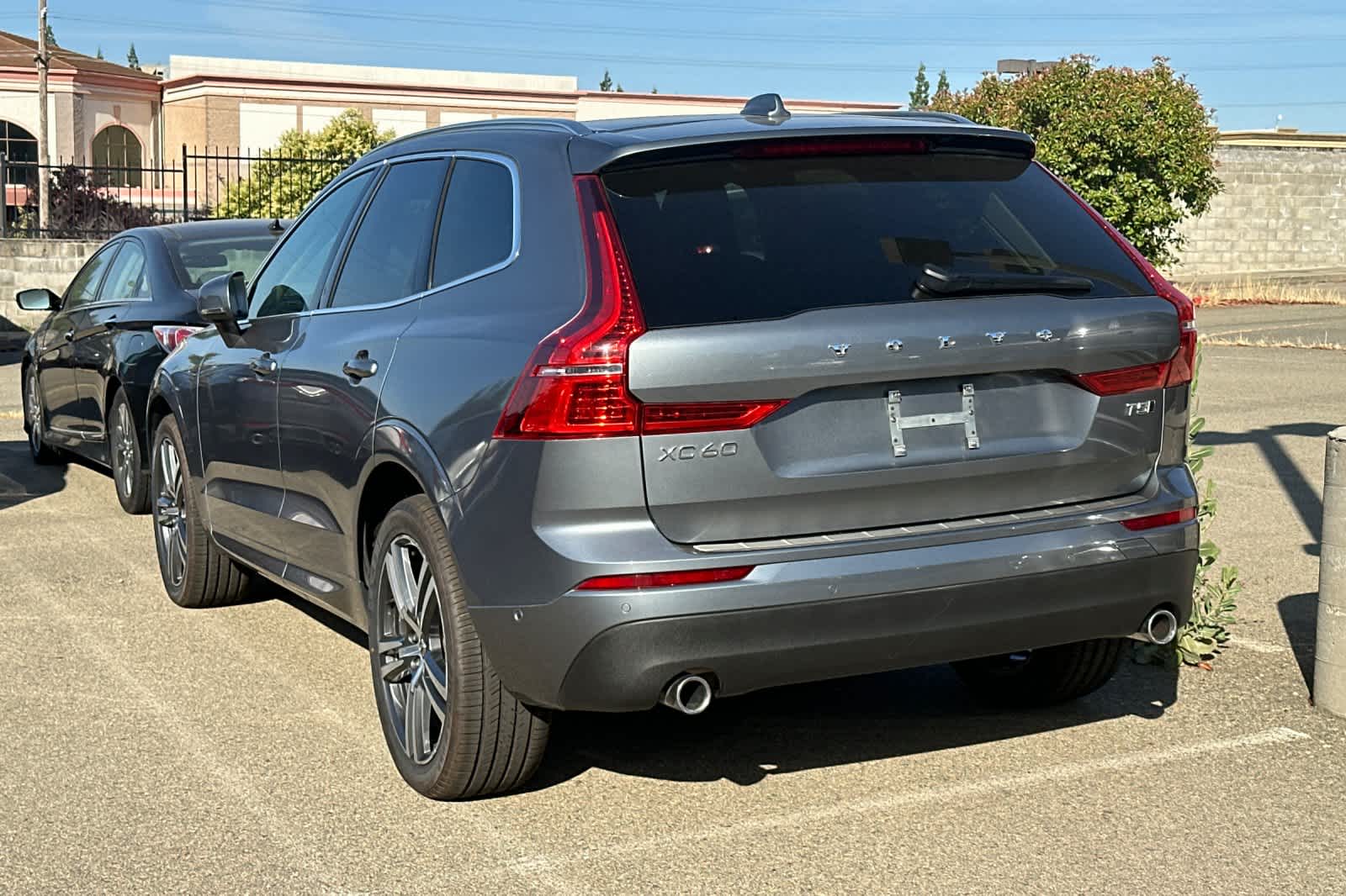 Thumbnail: 2018 Volvo XC60 - 4