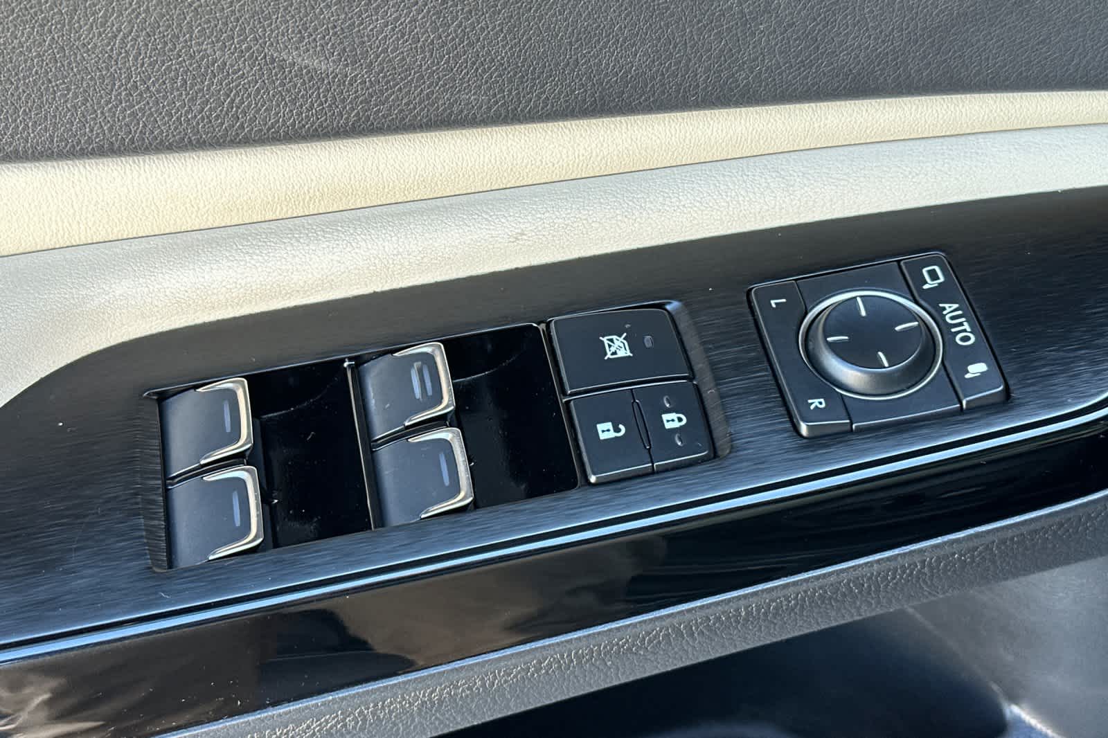 Thumbnail: 2023 Lexus ES - 13