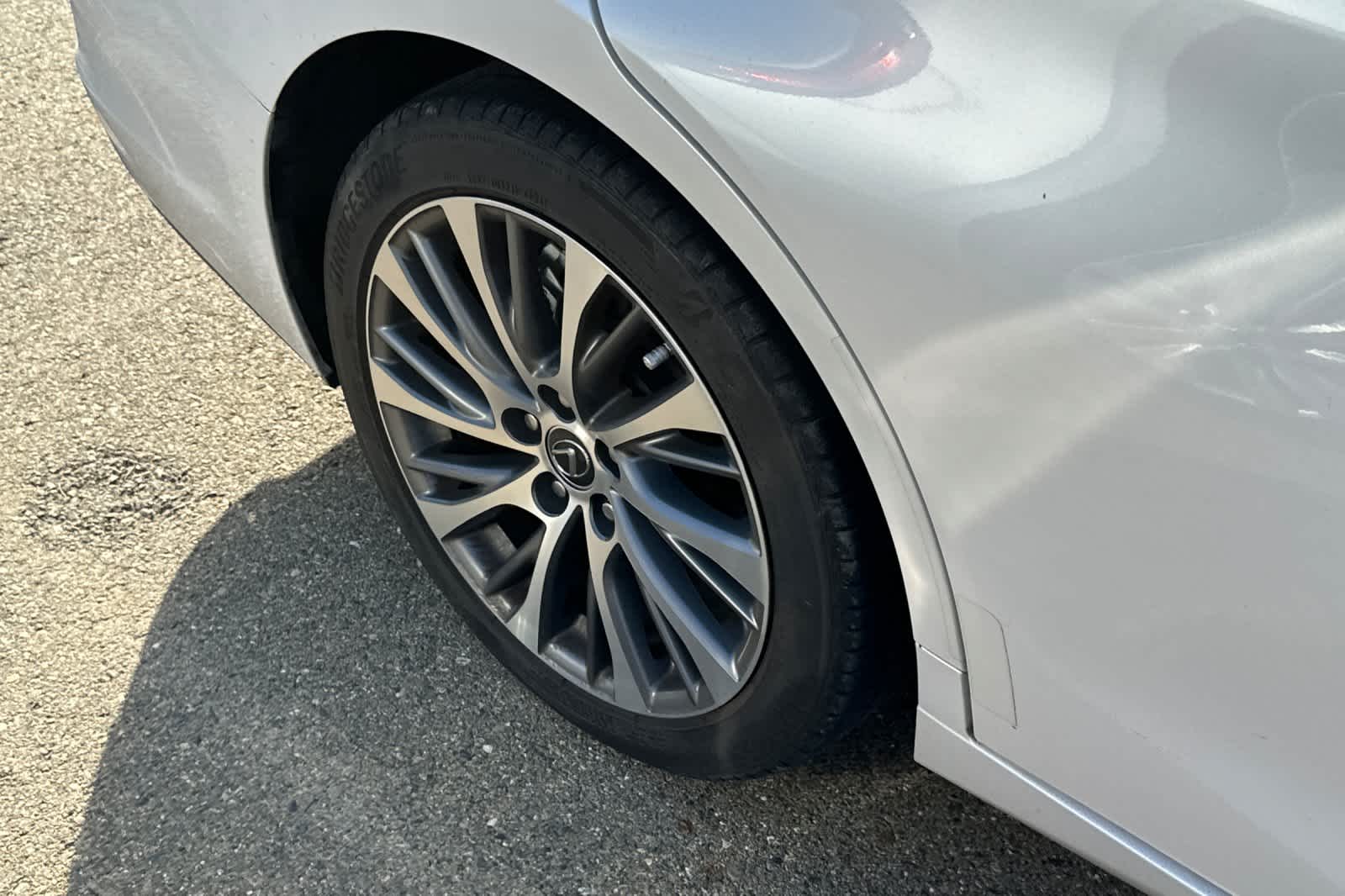 Thumbnail: 2019 Lexus ES - 14