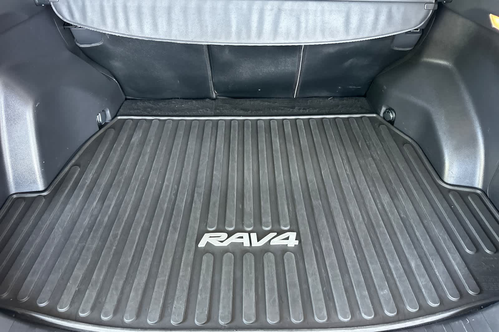 Thumbnail: 2021 Toyota RAV4 - 16