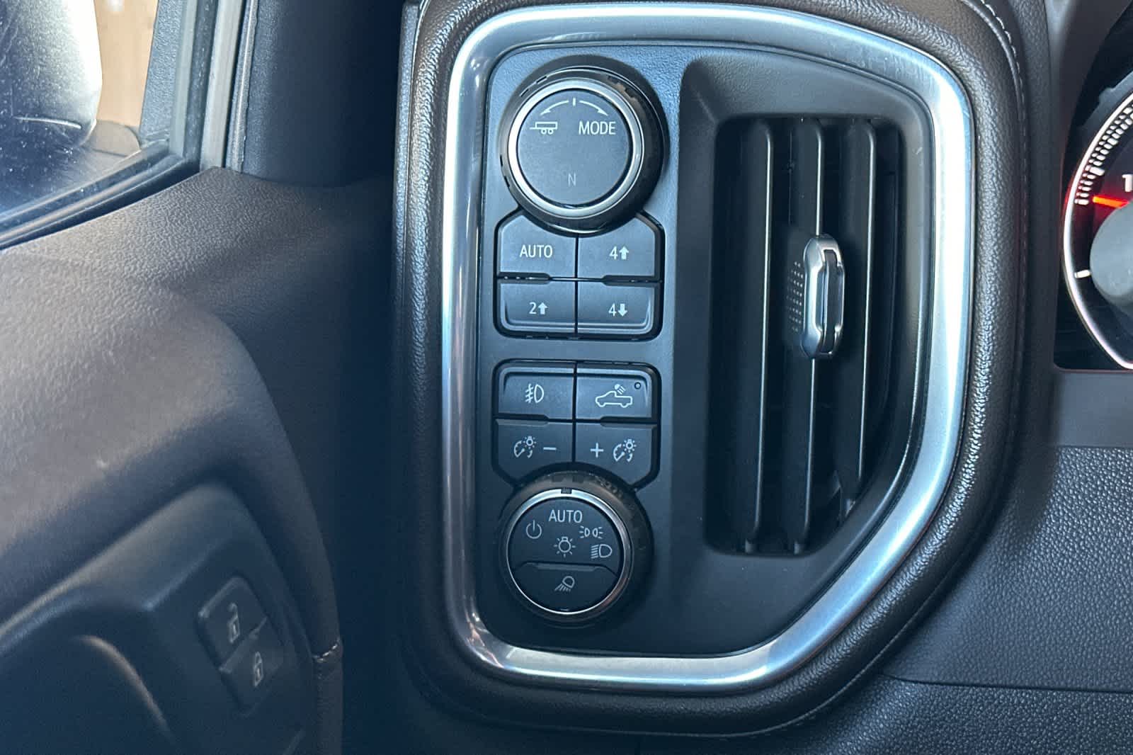 Thumbnail: 2022 Chevrolet Silverado 1500 - 29