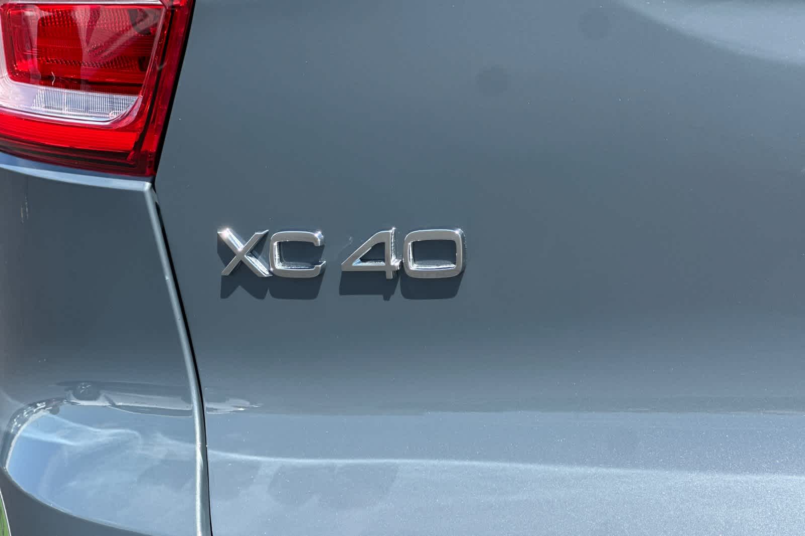 Thumbnail: 2023 Volvo XC40 - 32