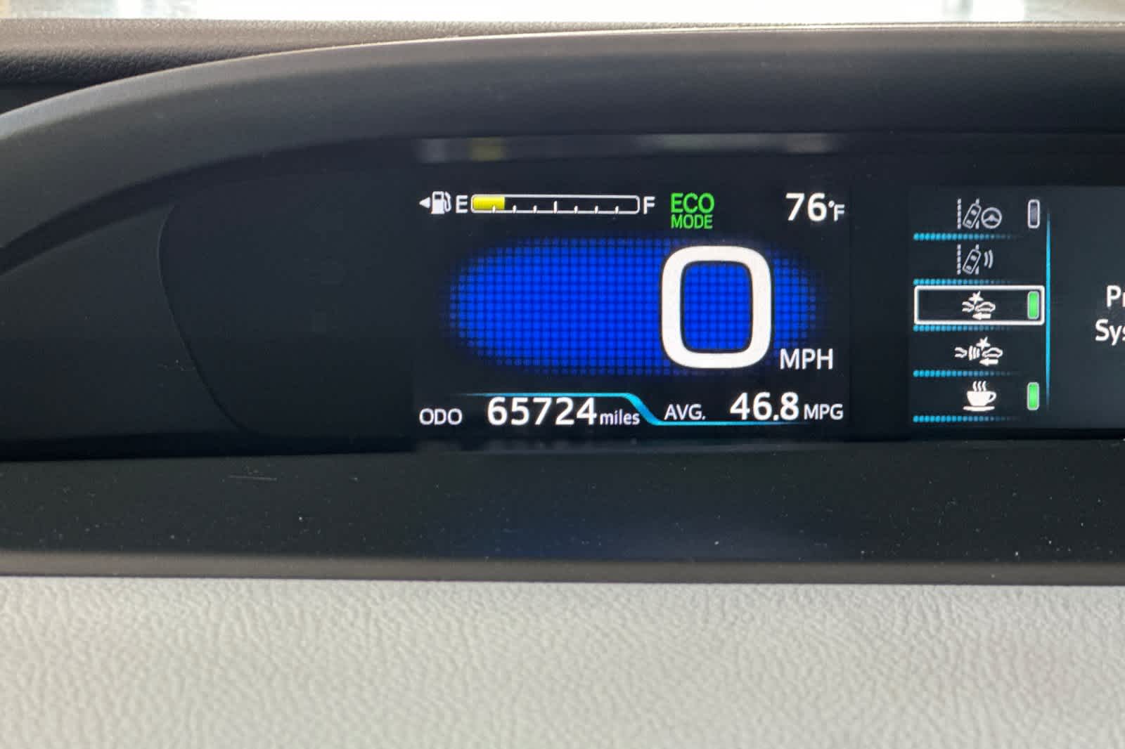 2016 Toyota Prius Three 29