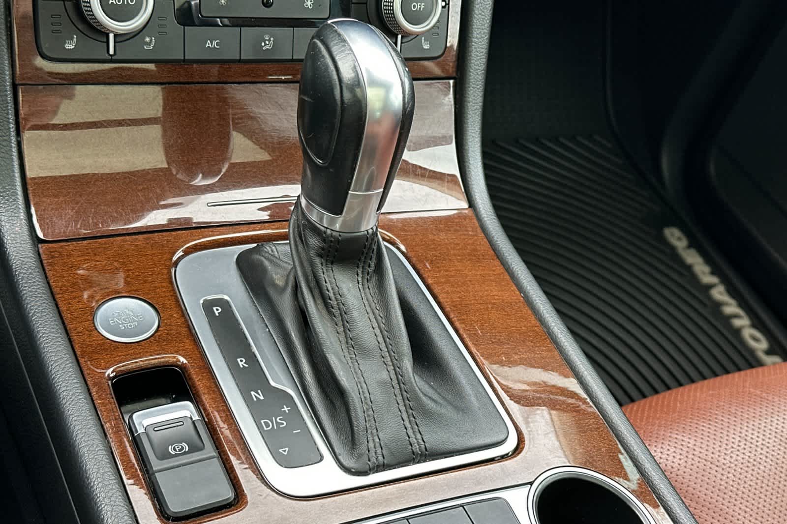 Thumbnail: 2016 Volkswagen Touareg - 24