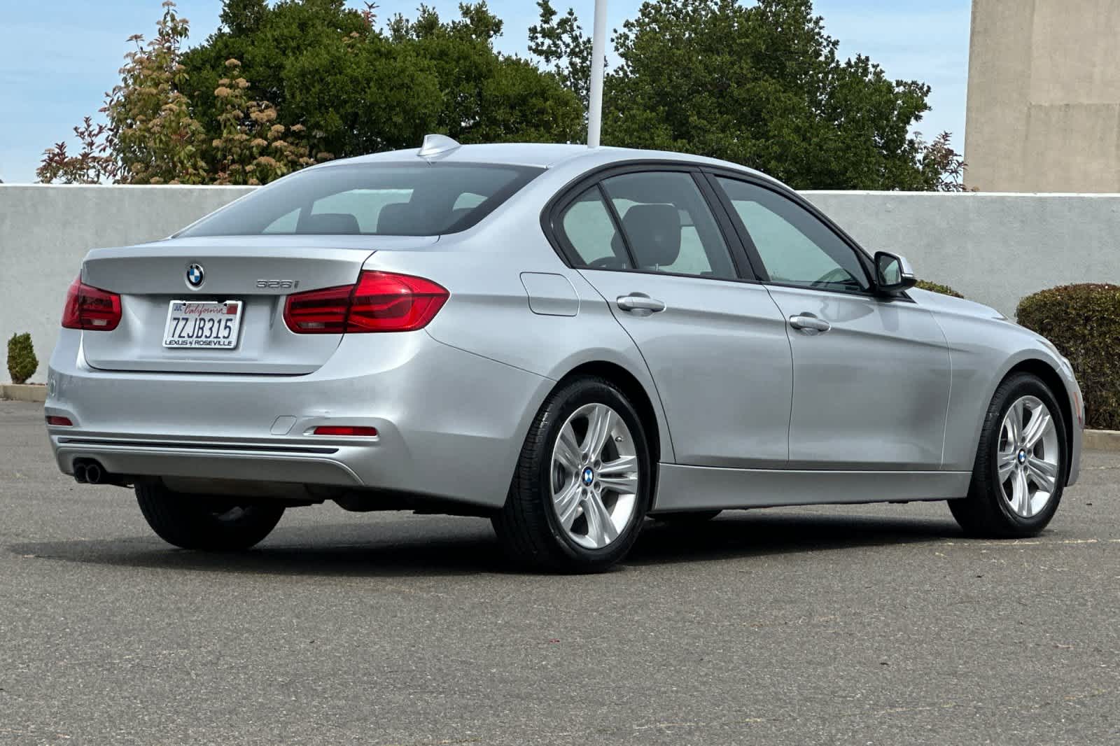 Thumbnail: 2016 BMW 3 Series - 2