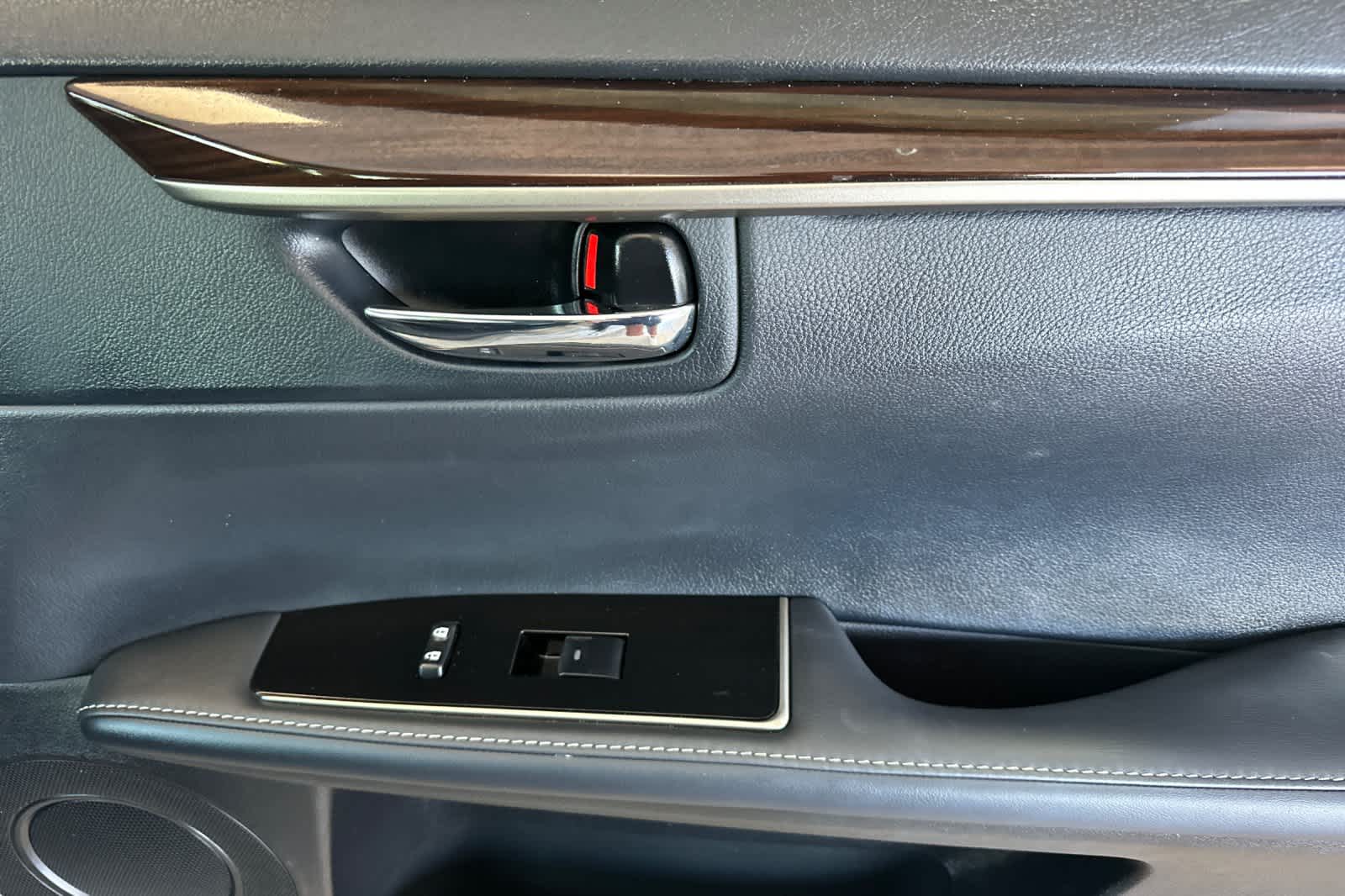 Thumbnail: 2018 Lexus ES - 18