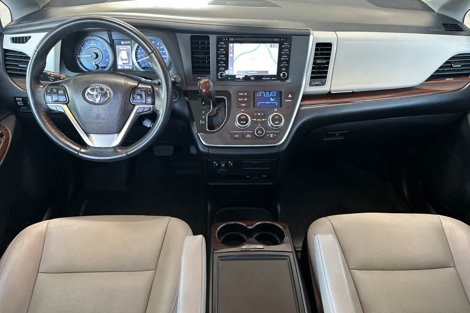 Thumbnail: 2019 Toyota Sienna - 3