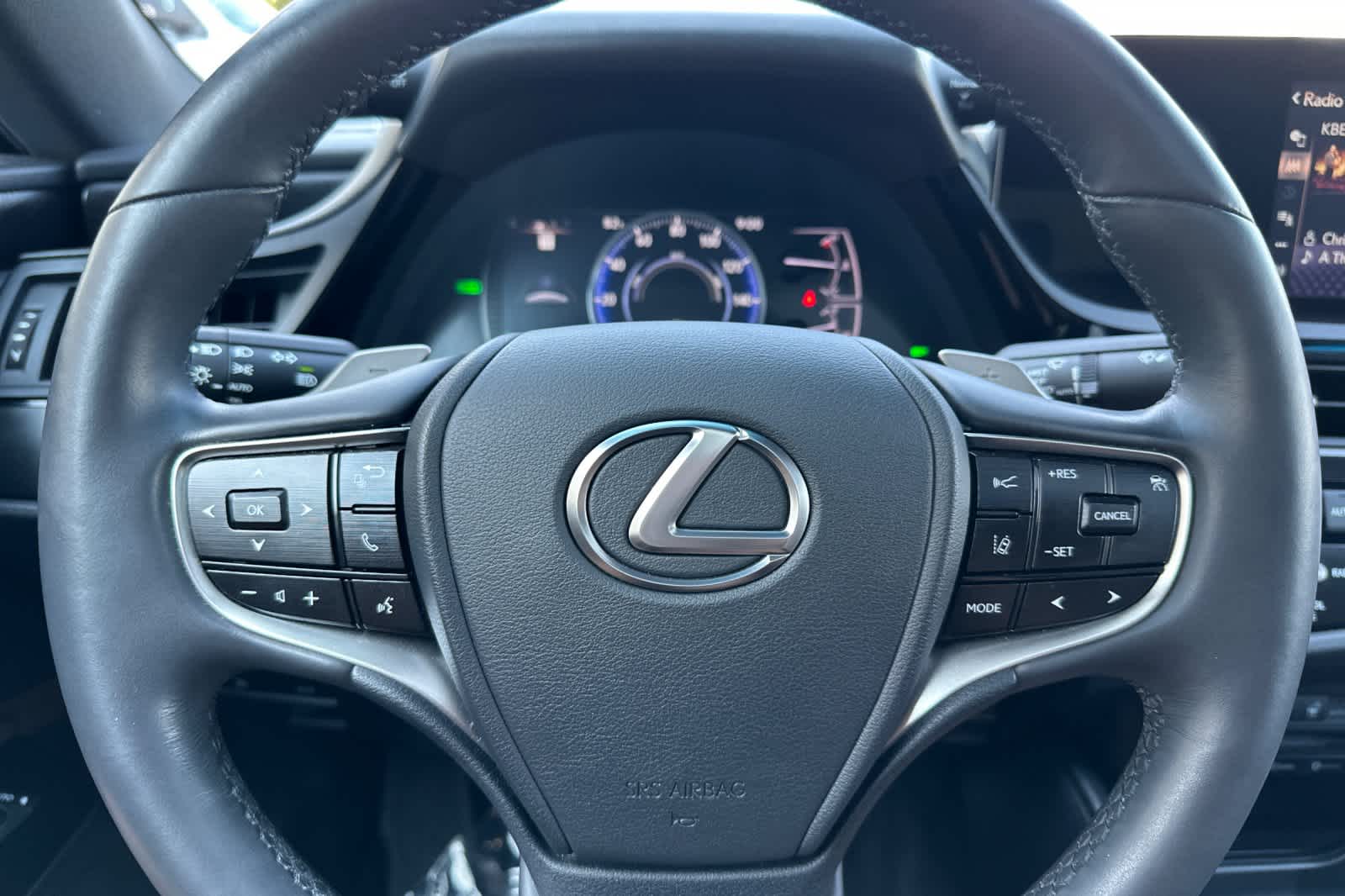 Thumbnail: 2022 Lexus ES - 24