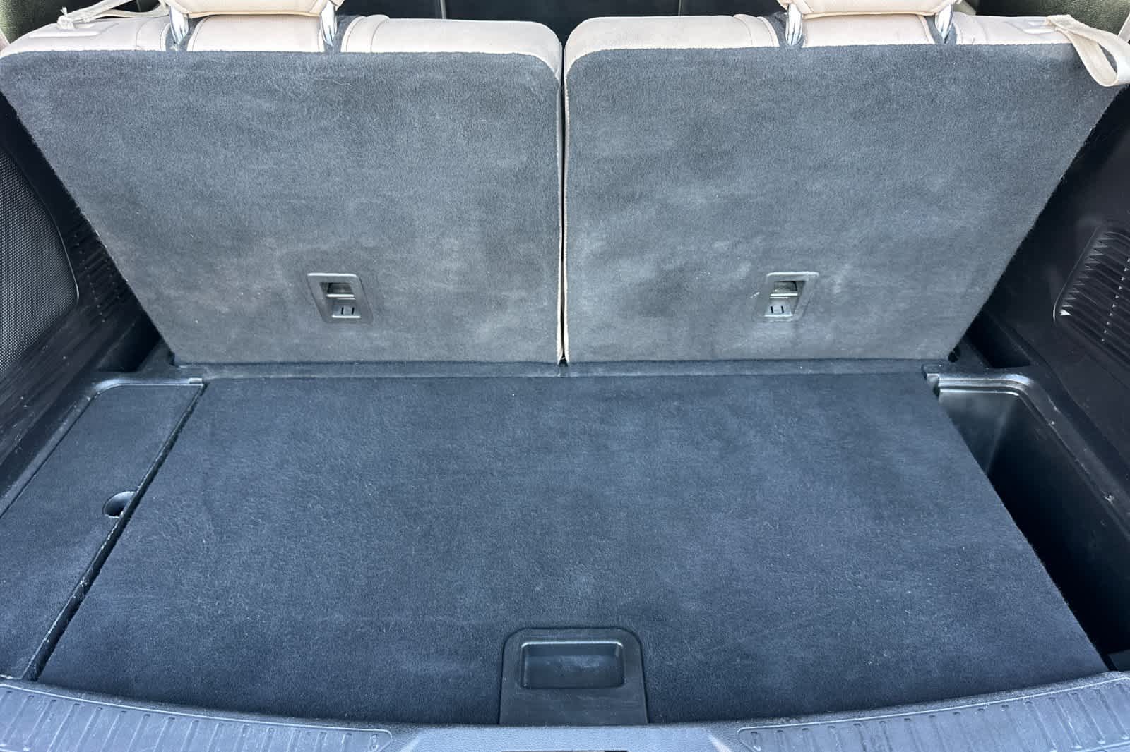 Thumbnail: 2021 Ford Explorer - 16