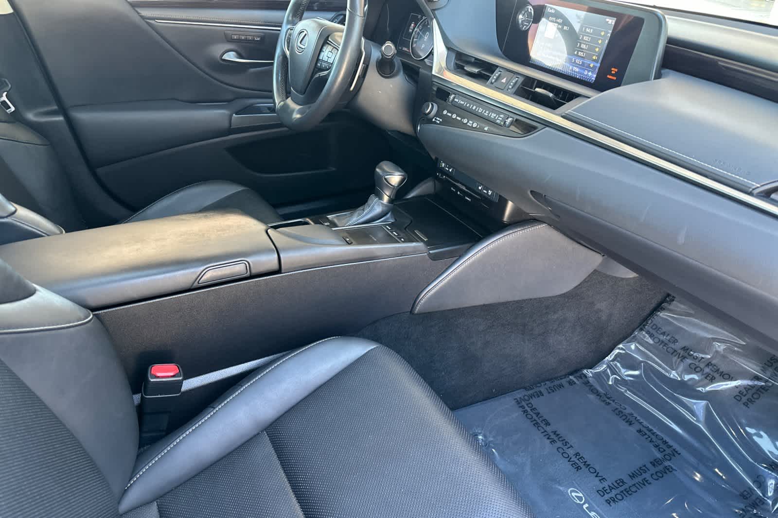 Thumbnail: 2020 Lexus ES - 16