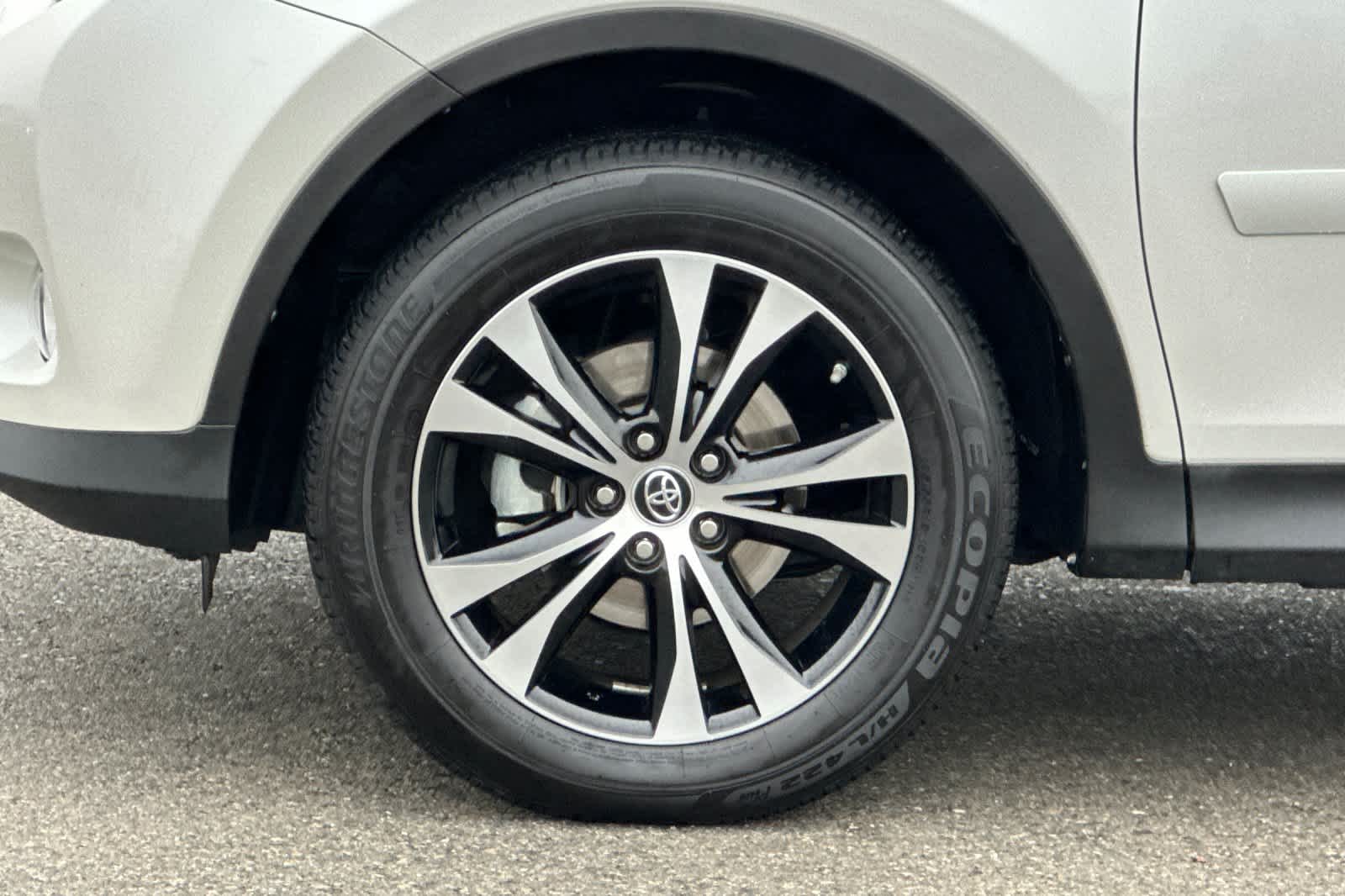 Thumbnail: 2015 Toyota RAV4 - 31