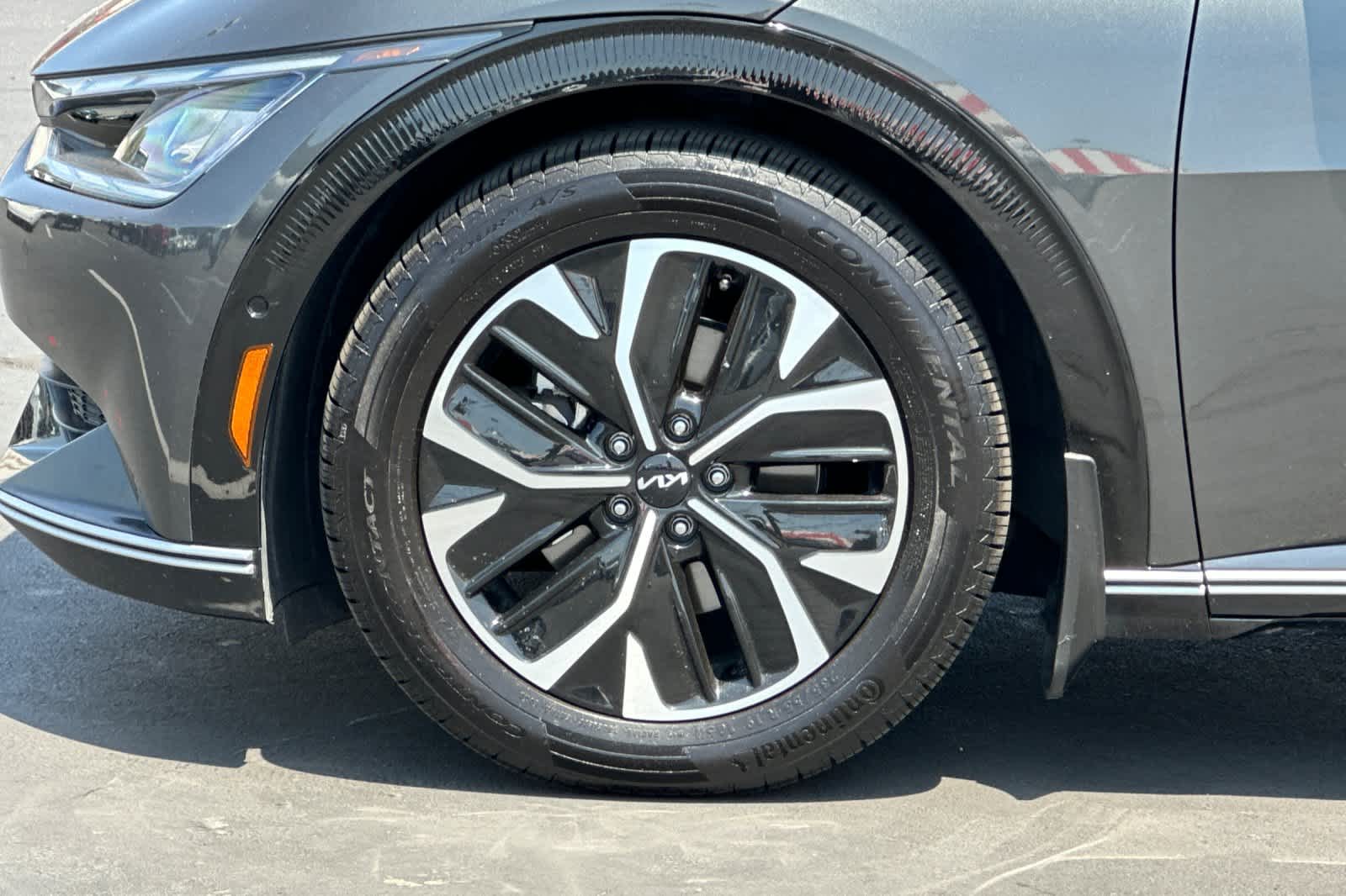 Thumbnail: 2023 Kia EV6 - 32