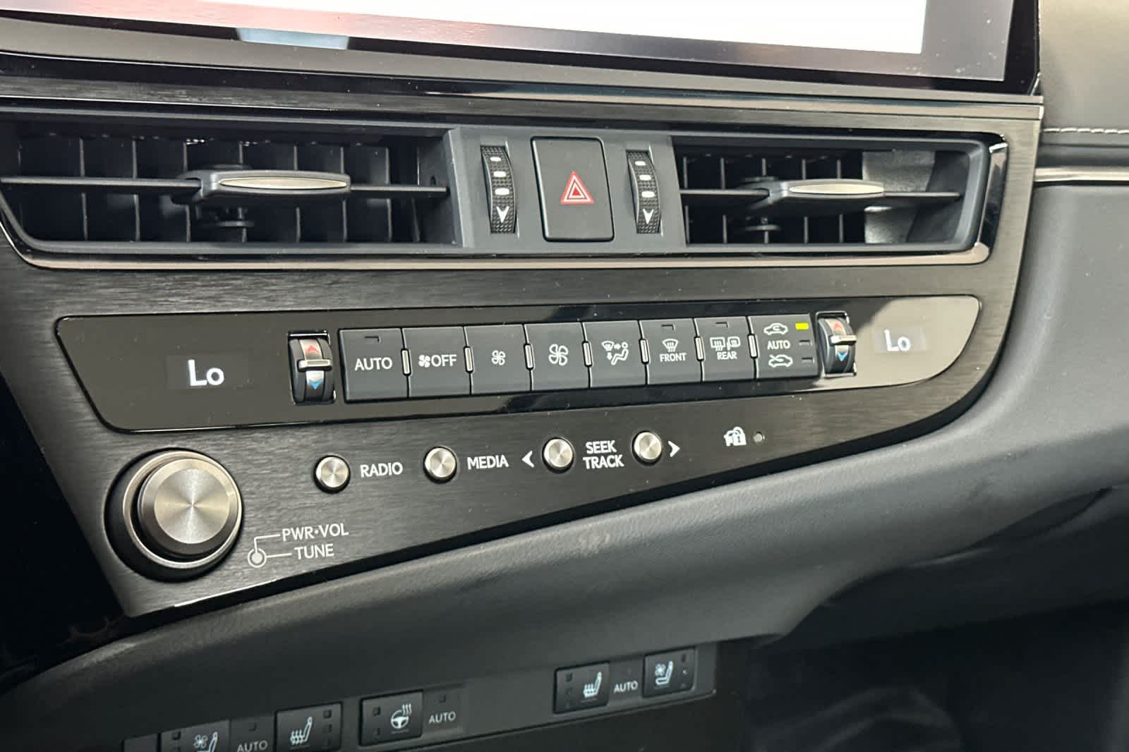 Thumbnail: 2025 Lexus ES - 21