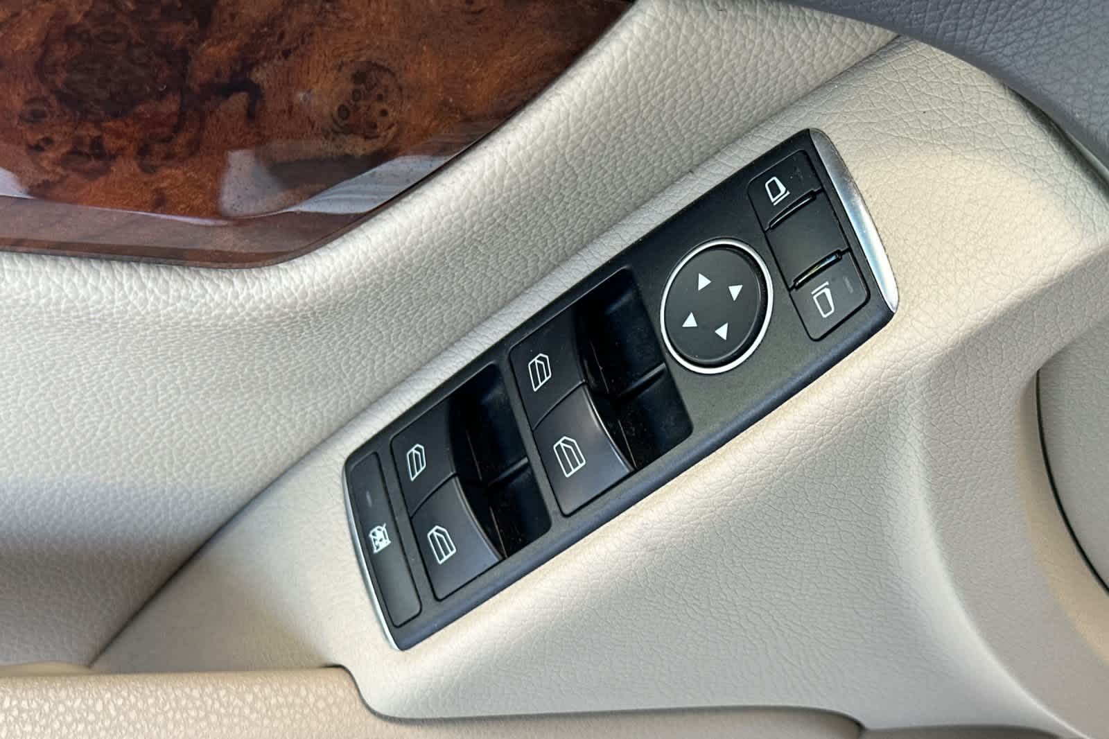 Thumbnail: 2014 Mercedes-Benz C-Class - 13